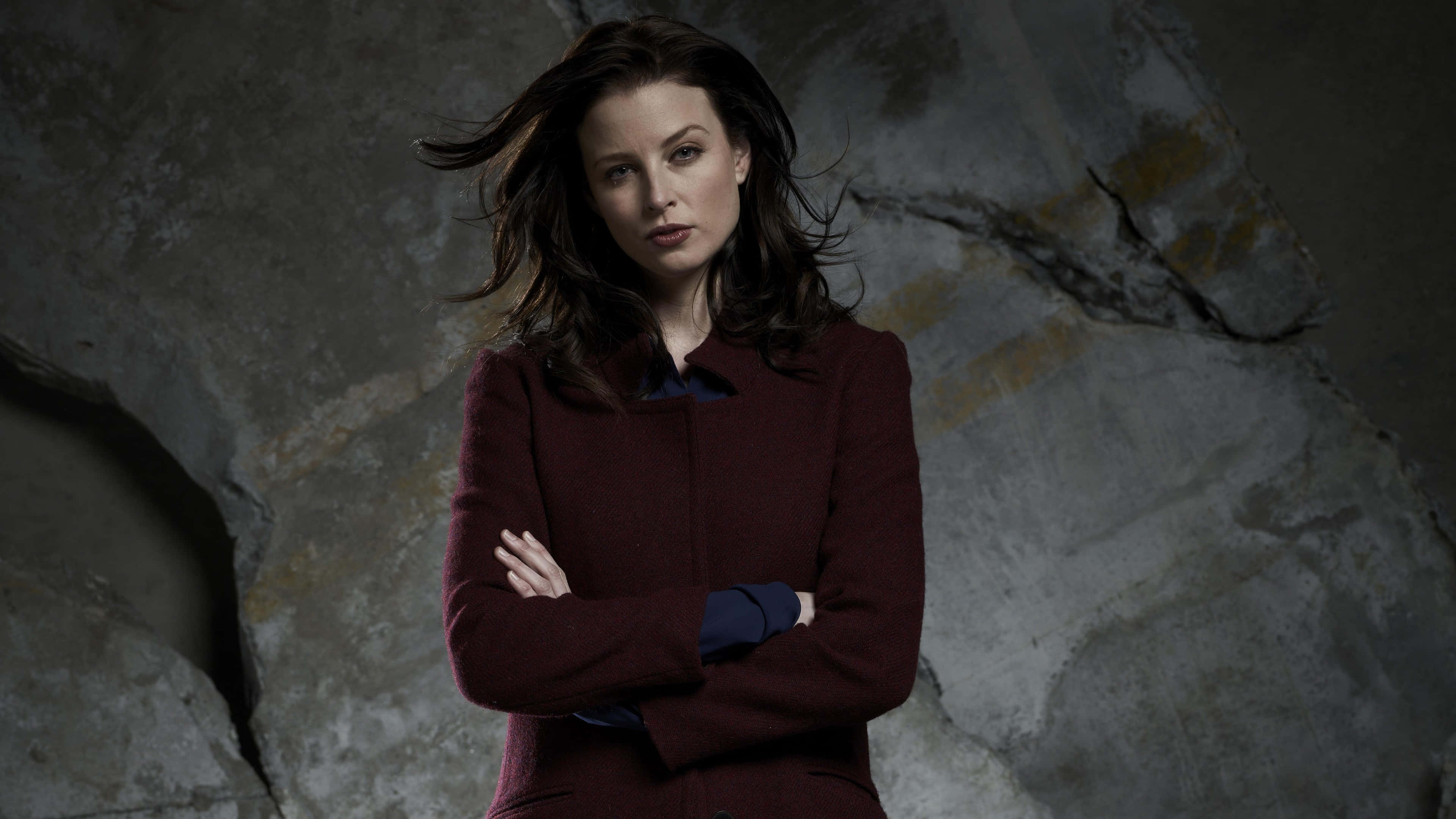 Rachel Nichols, maroon coat, textured gray stone wall, 4K Desktop Wallpaper