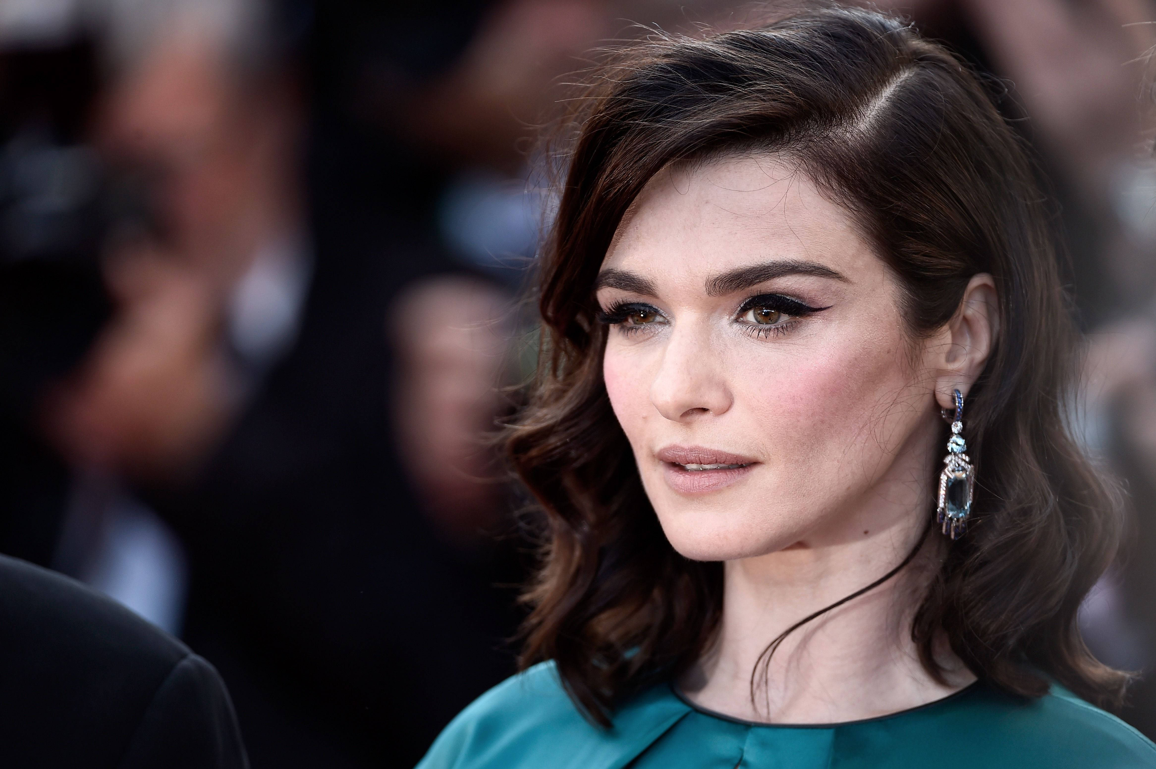 Rachel Weisz, dark wavy hair, teal dress, 4K Desktop Wallpaper