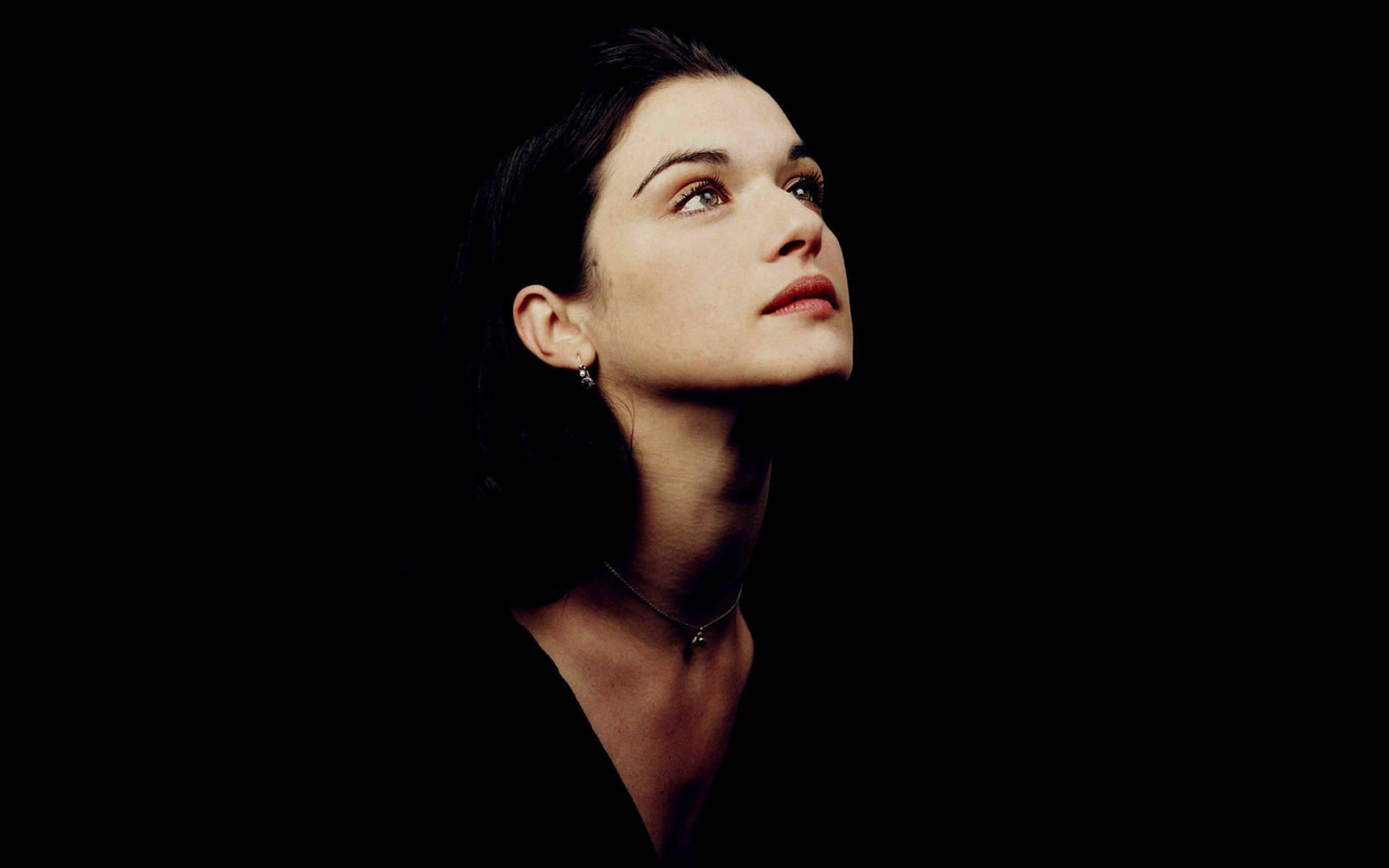 Rachel Weisz, dark hair, stark black background, 2K Desktop Wallpaper