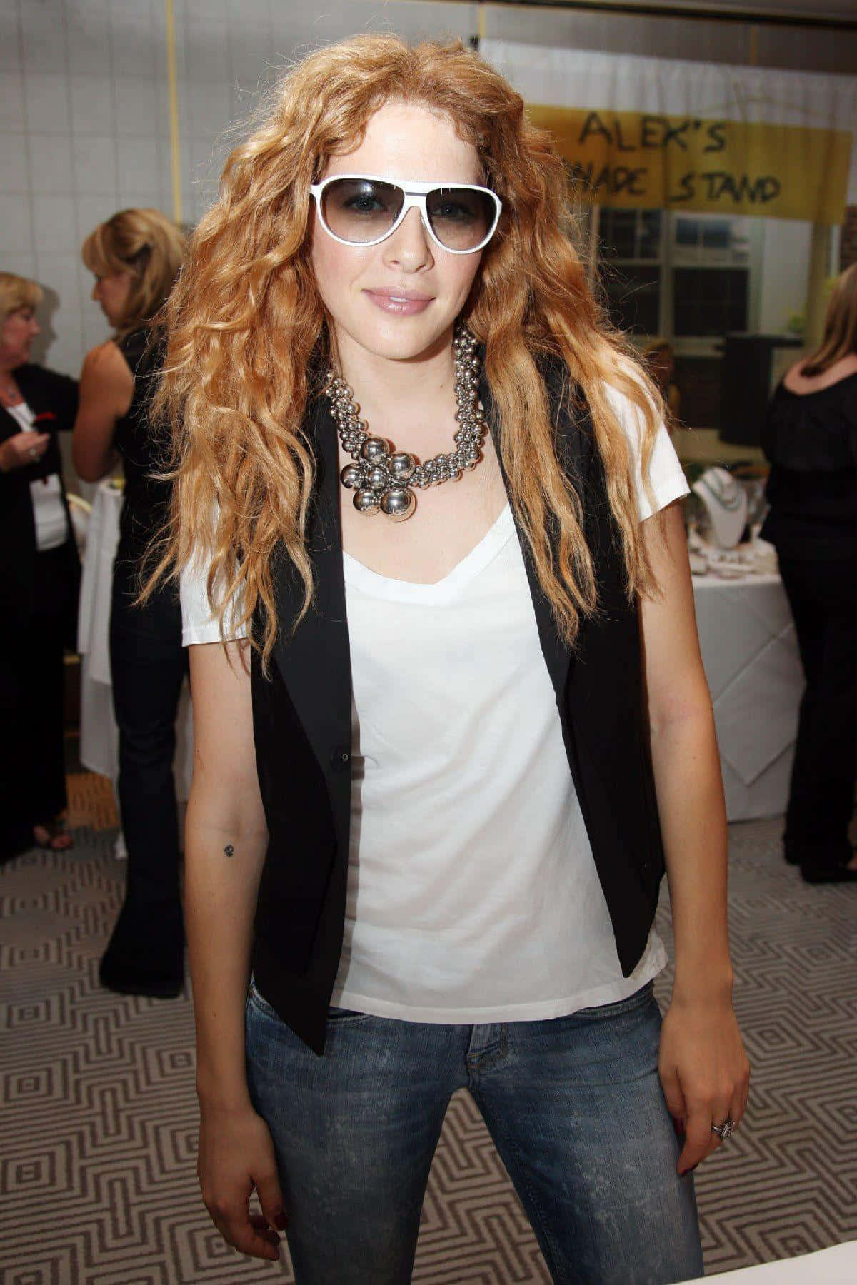 Rachelle Lefevre, curly red hair, white sunglasses, HD Phone Wallpaper