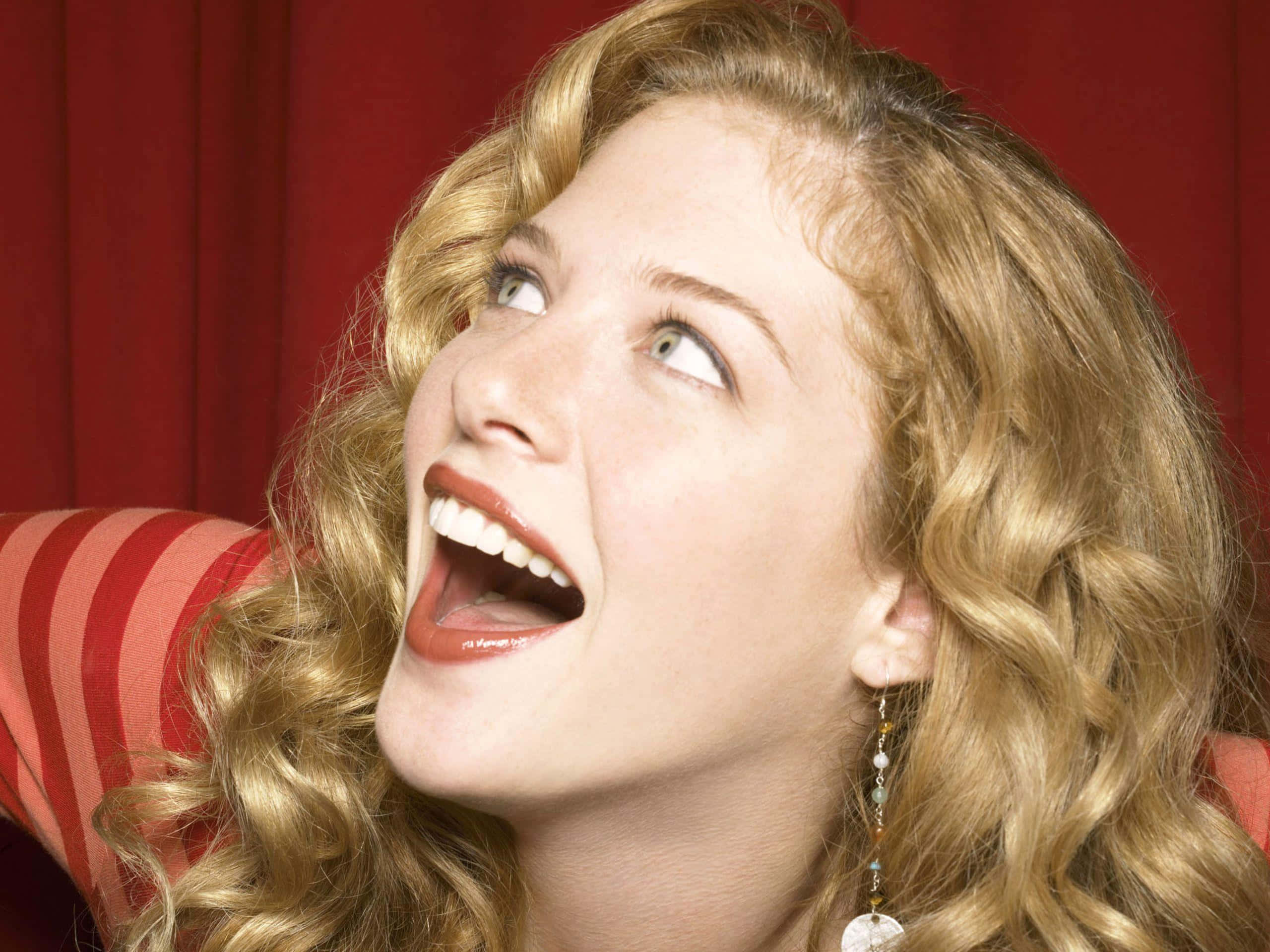 Rachelle Lefevre, curly blonde hair, rich red curtain, 2K Desktop Wallpaper