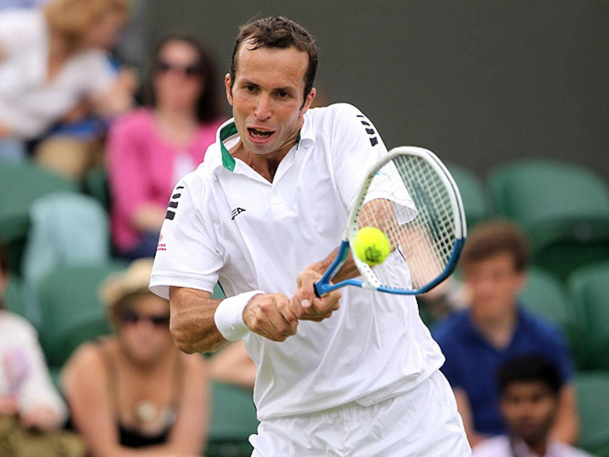 Radek Stepanek, white uniform, bright yellow ball, SD Desktop Wallpaper