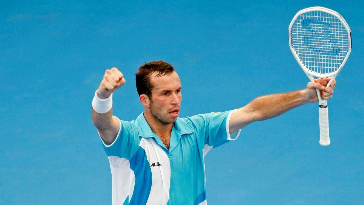 Radek Stepanek, blue and white shirt, raised fist, SD Desktop Wallpaper