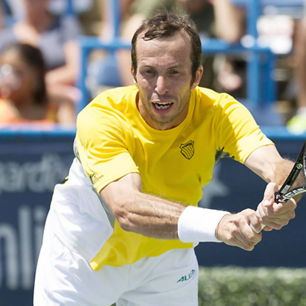 Radek Stepanek, yellow shirt, white shorts, SD Desktop Wallpaper
