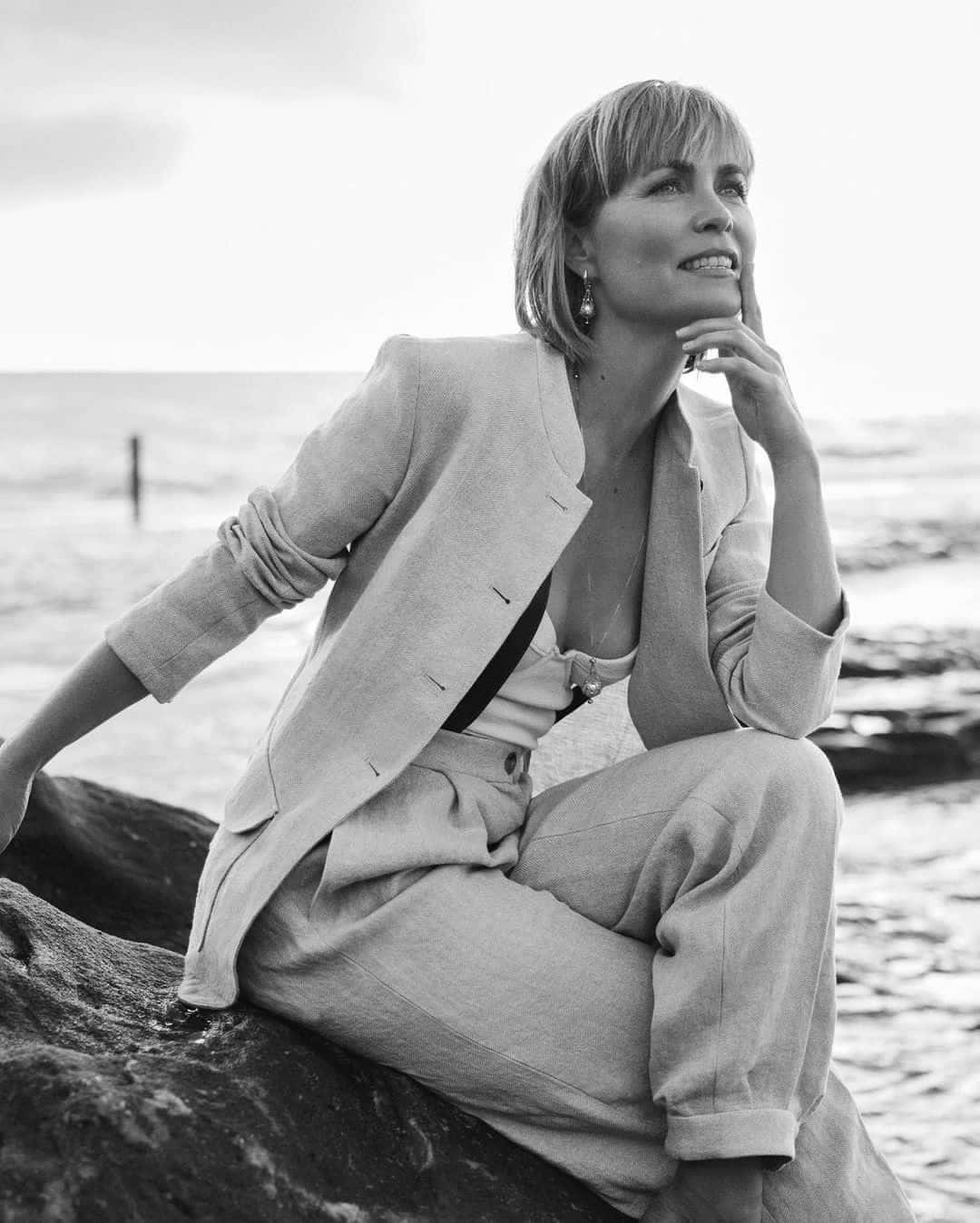 Radha Mitchell, light blazer, rocky beach, HD Phone Wallpaper