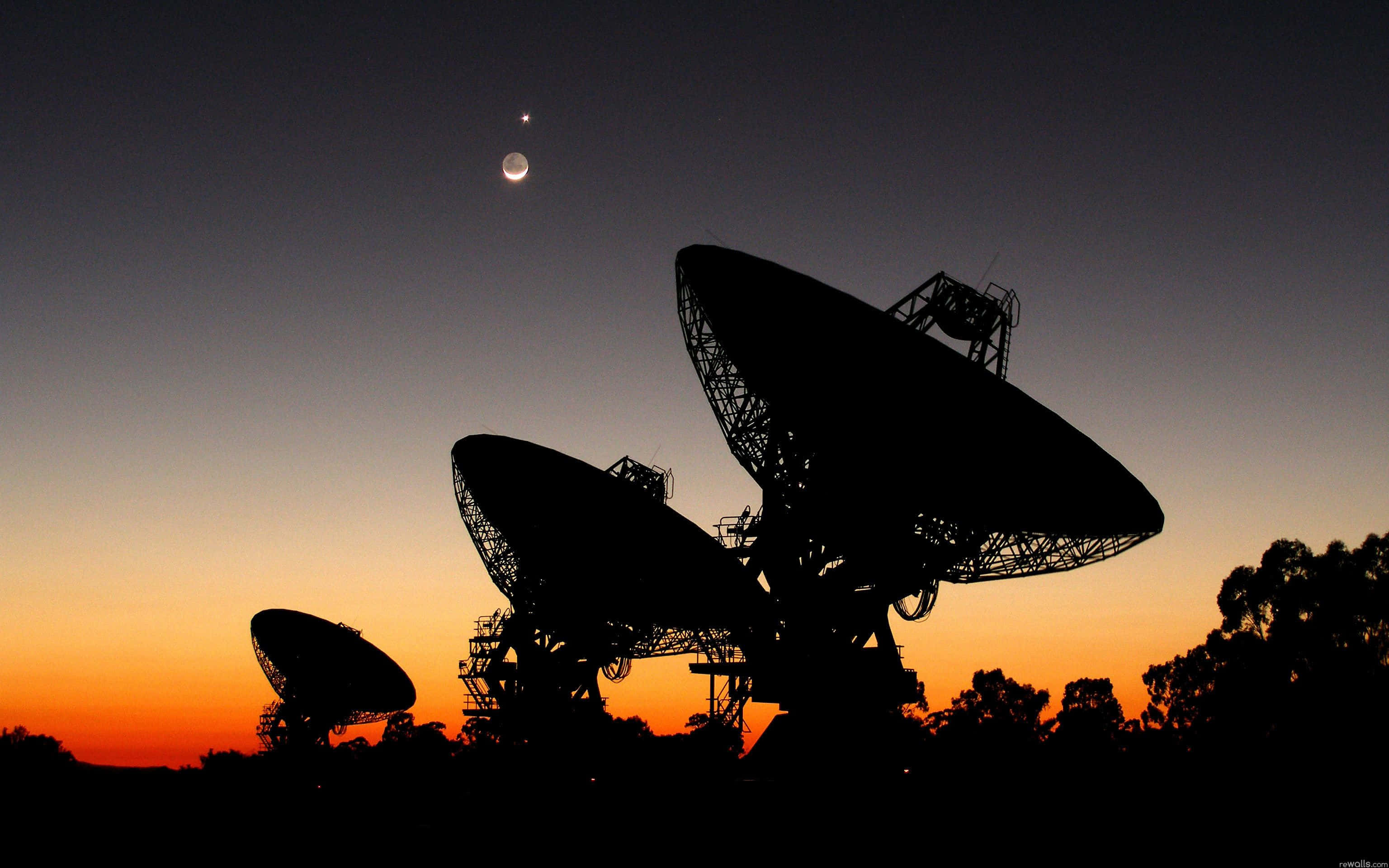Radio Telescope, twilight sky, crescent moon, 2K Desktop Wallpaper