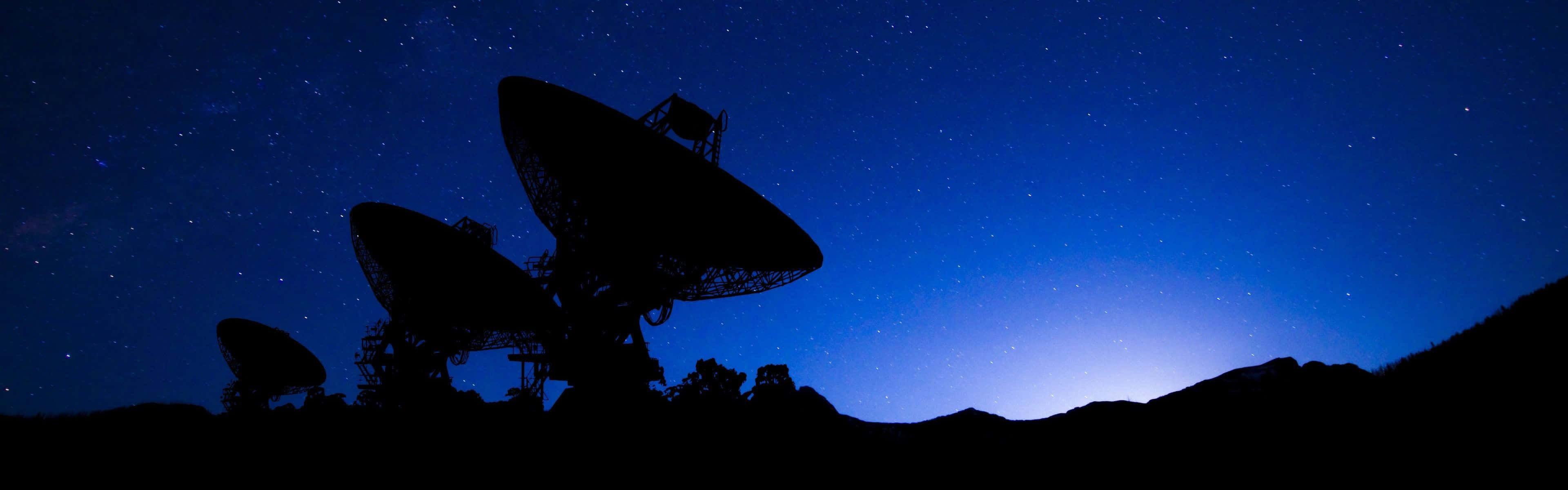 Radio Telescope, starry night sky, aurora light, 4K Desktop Wallpaper