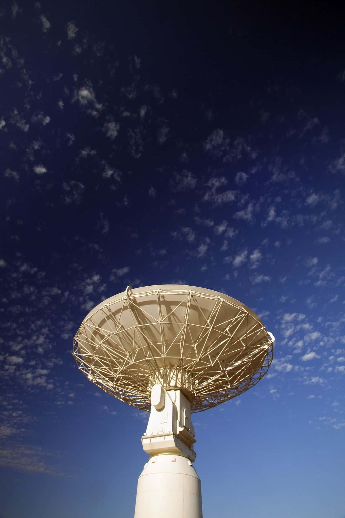 Radio Telescope, white satellite dish, deep blue sky, HD Phone Wallpaper