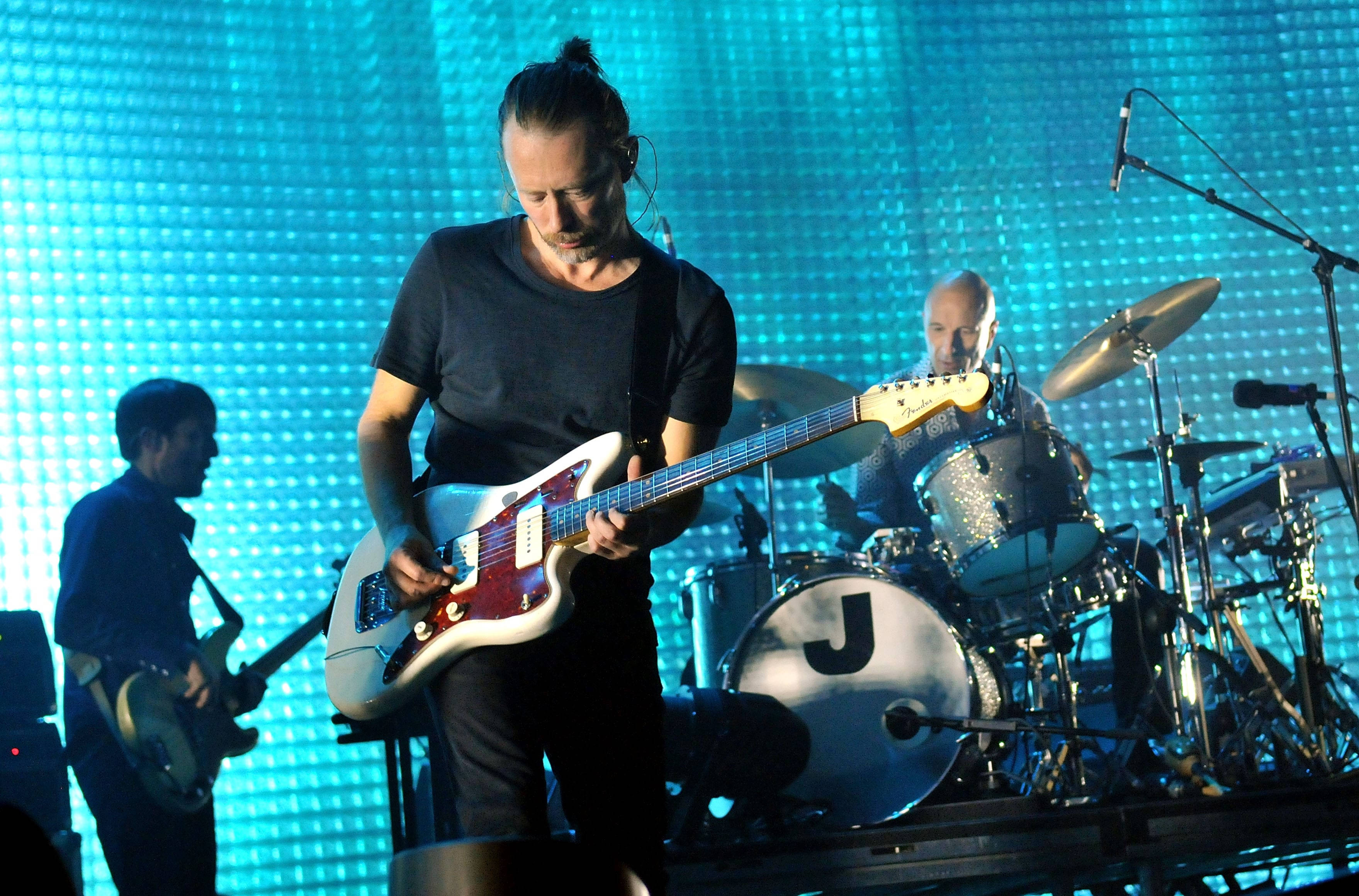 Radiohead, 2012, white electric guitar, 2K Desktop Wallpaper