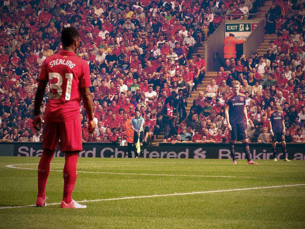 Raheem Sterling, red jersey, green pitch, SD Desktop Wallpaper