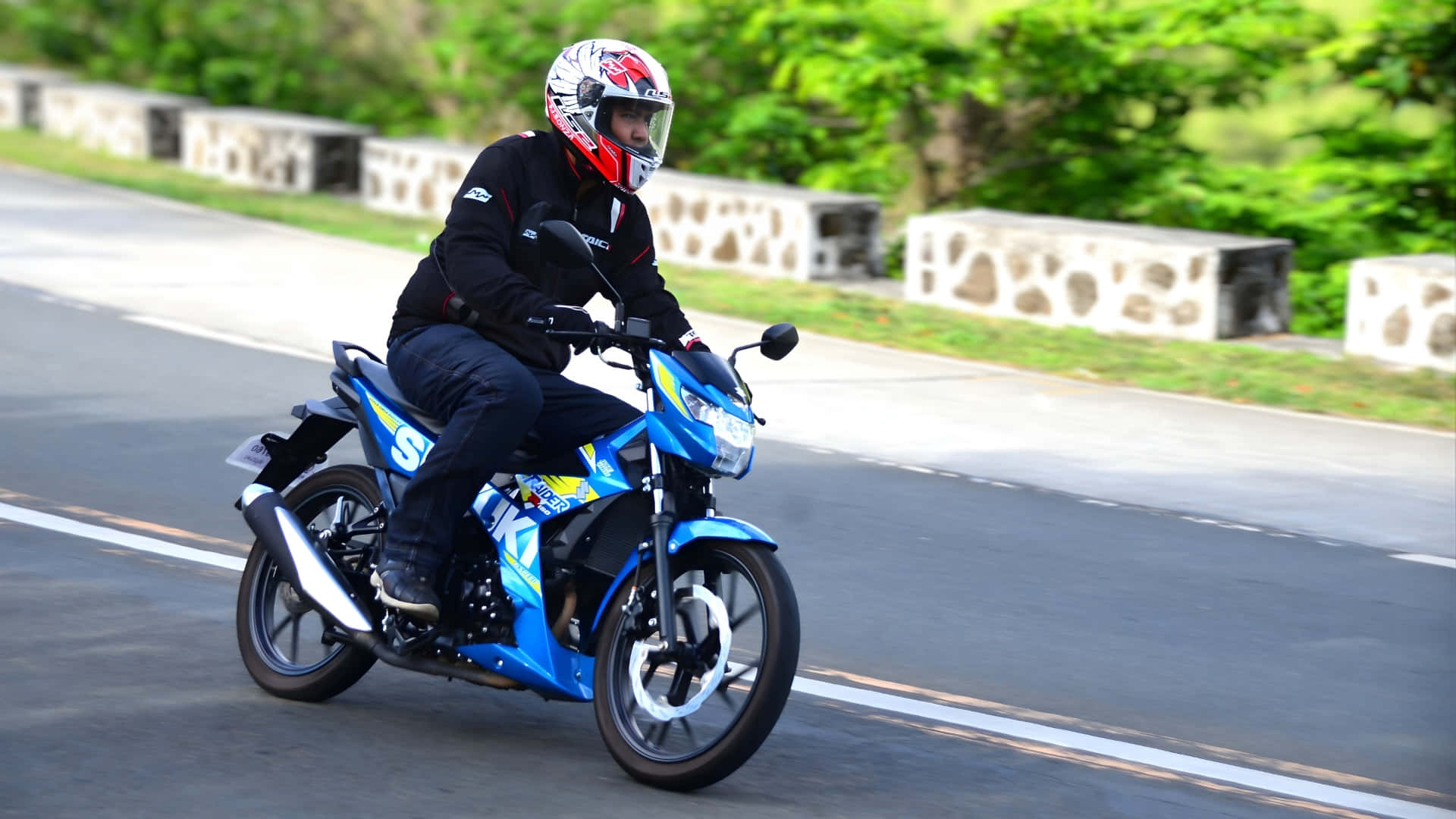 Raider 150 Fi, blue Suzuki motorcycle, black gear, Full HD Desktop Wallpaper