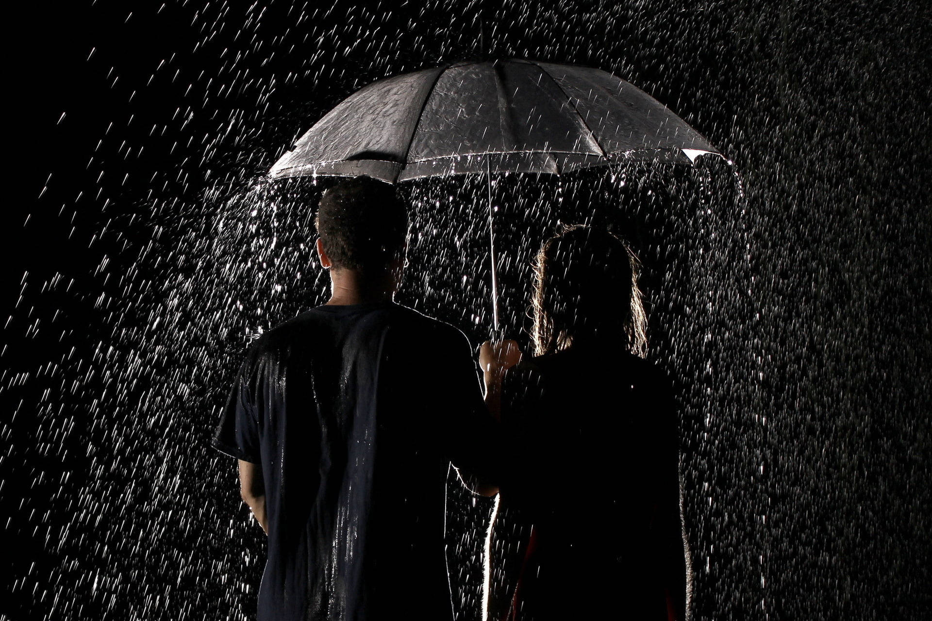 Rain Couple, black, silhouetted figures, Full HD Desktop Wallpaper