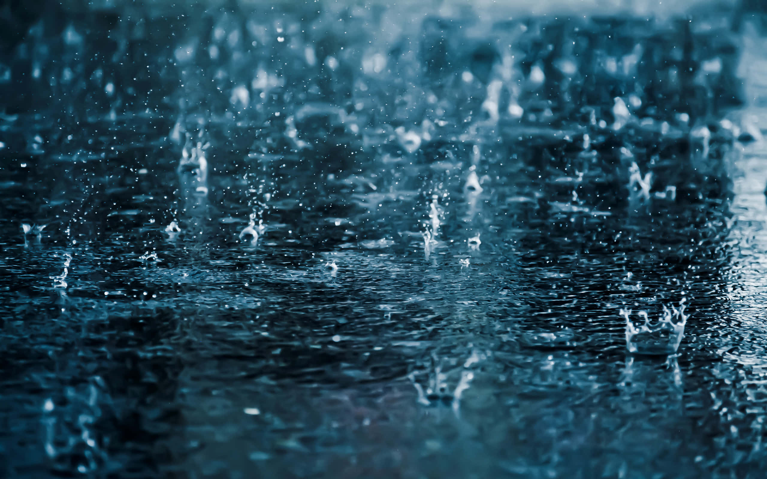 raindrops, water surface, dark wet surface, 2K Desktop Wallpaper