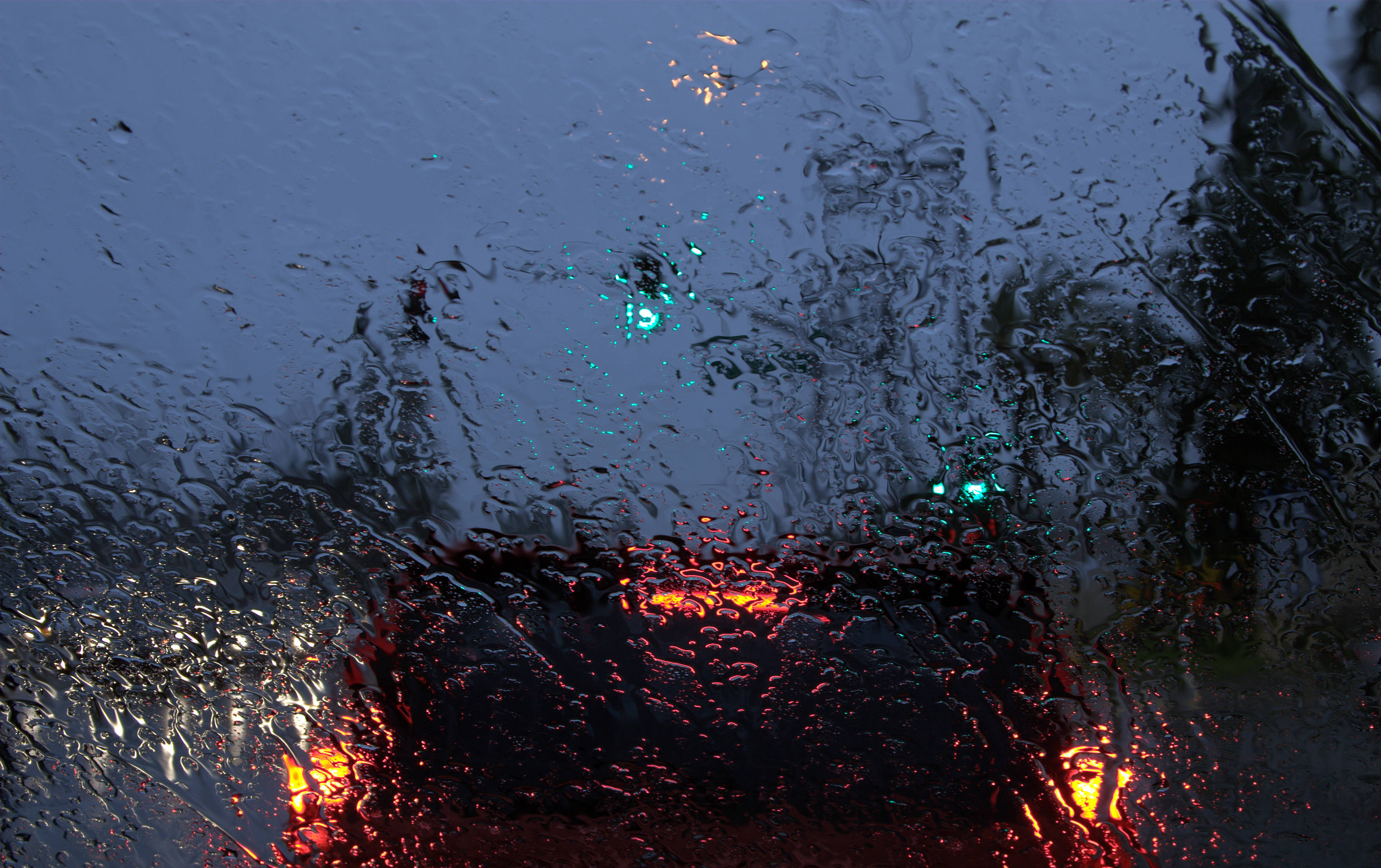 raindrops, car windshield, night, 2K Desktop Wallpaper