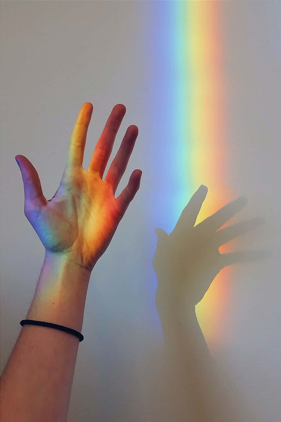 aesthetic rainbow mobile, rainbow light, hand, HD Phone Wallpaper