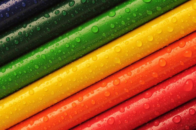 crayon rainbow stripes, vibrant rainbow-colored tubes, dewdrops, SD Desktop Wallpaper