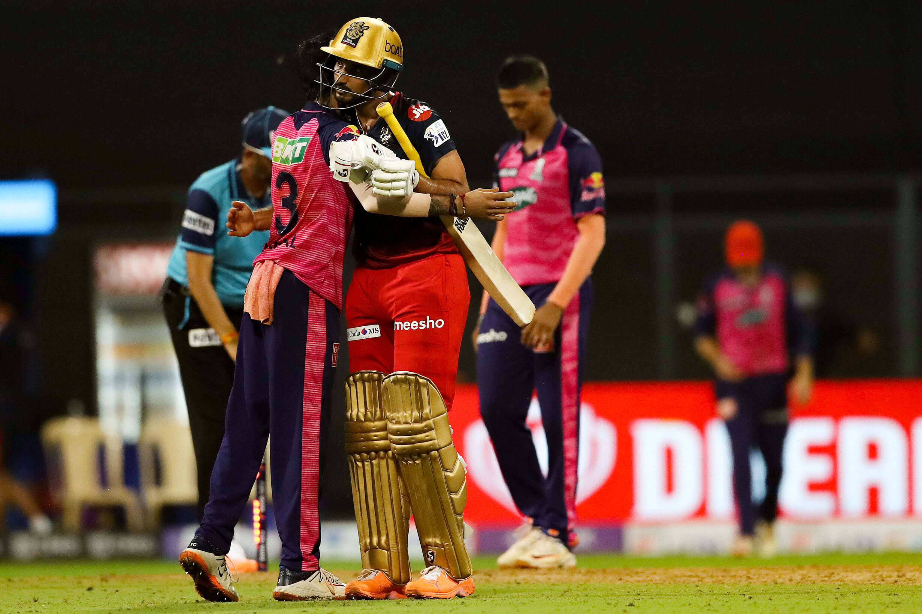 Rajasthan Royals, cricket players, vibrant uniforms, 2K Desktop Wallpaper