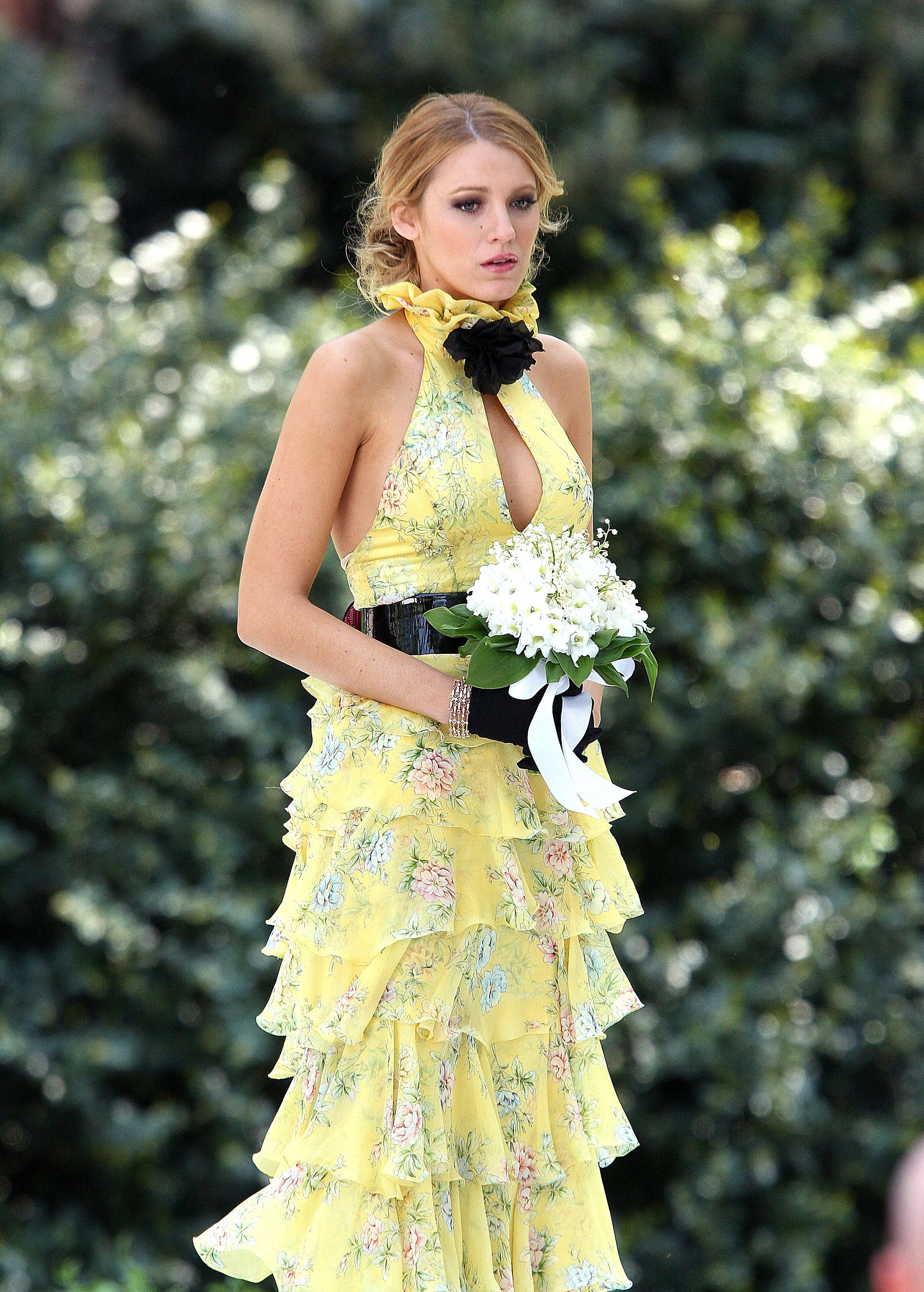 Ralph Lauren Corporation, yellow dress, flower, 2K Phone Wallpaper