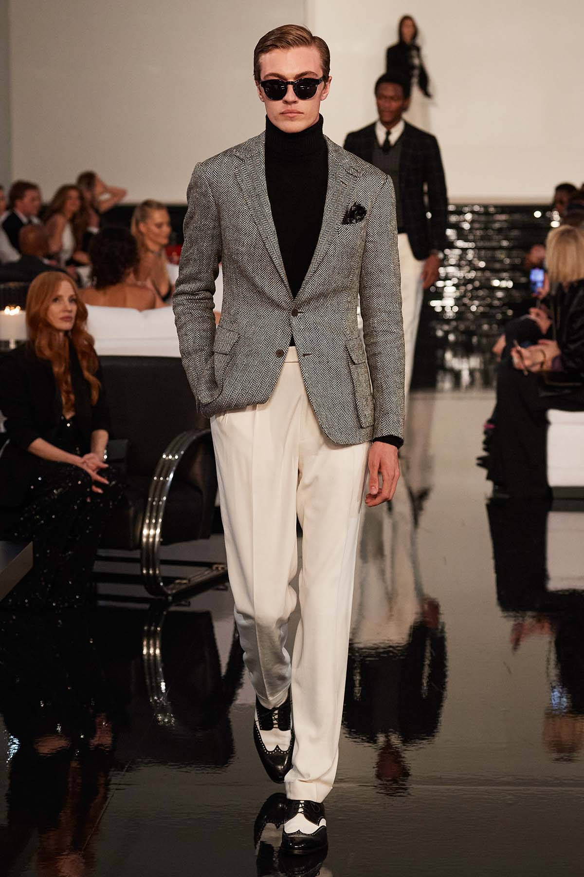 Ralph Lauren Corporation, gray coat, glossy runway, HD Phone Wallpaper