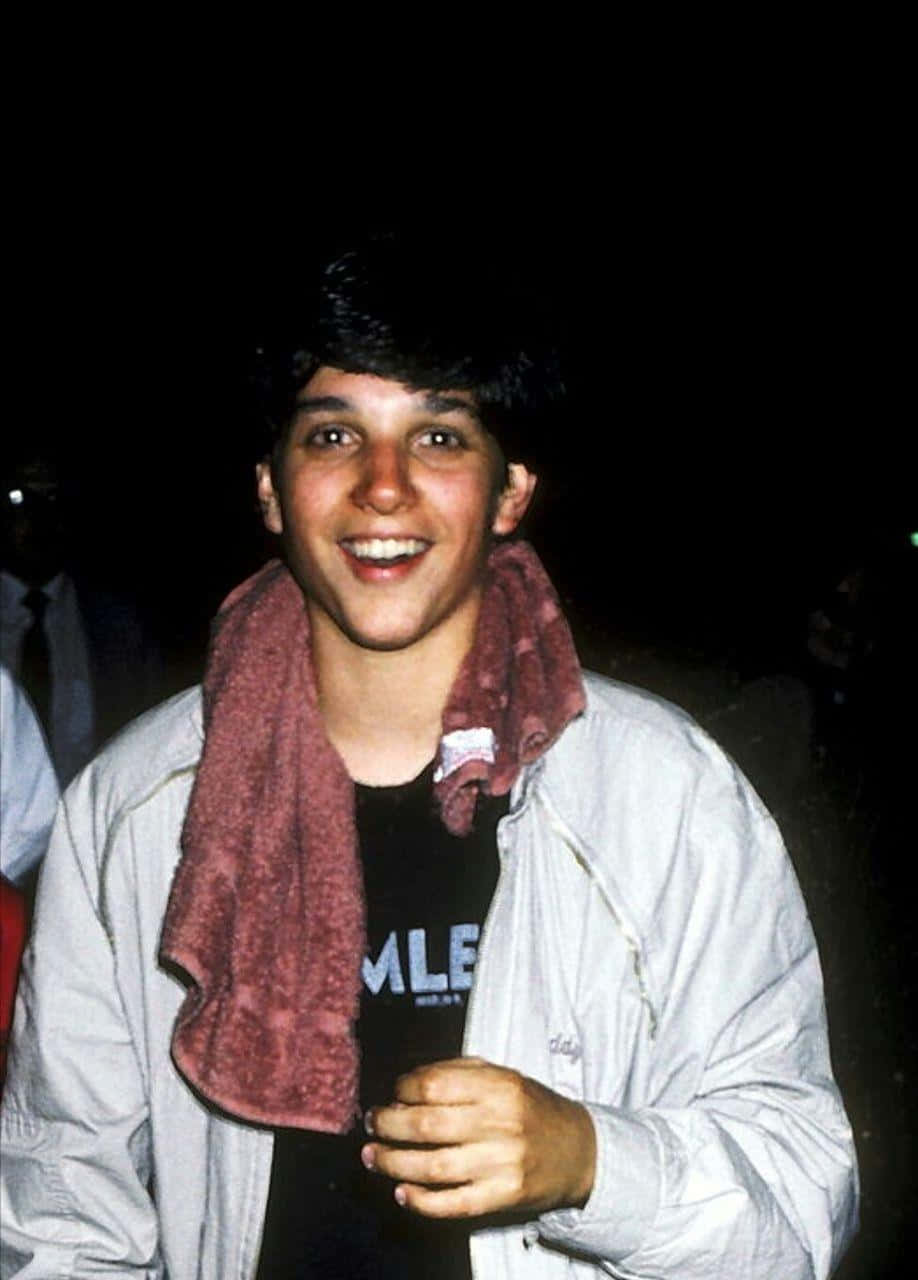 Ralph Macchio, 80s, maroon towel, HD Phone Wallpaper