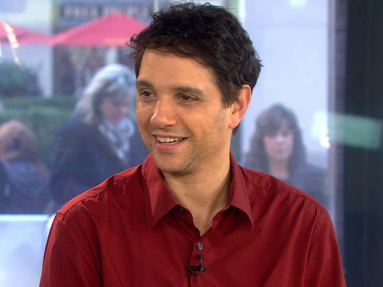 Ralph Macchio, red shirt, pink umbrellas, HD Desktop Wallpaper