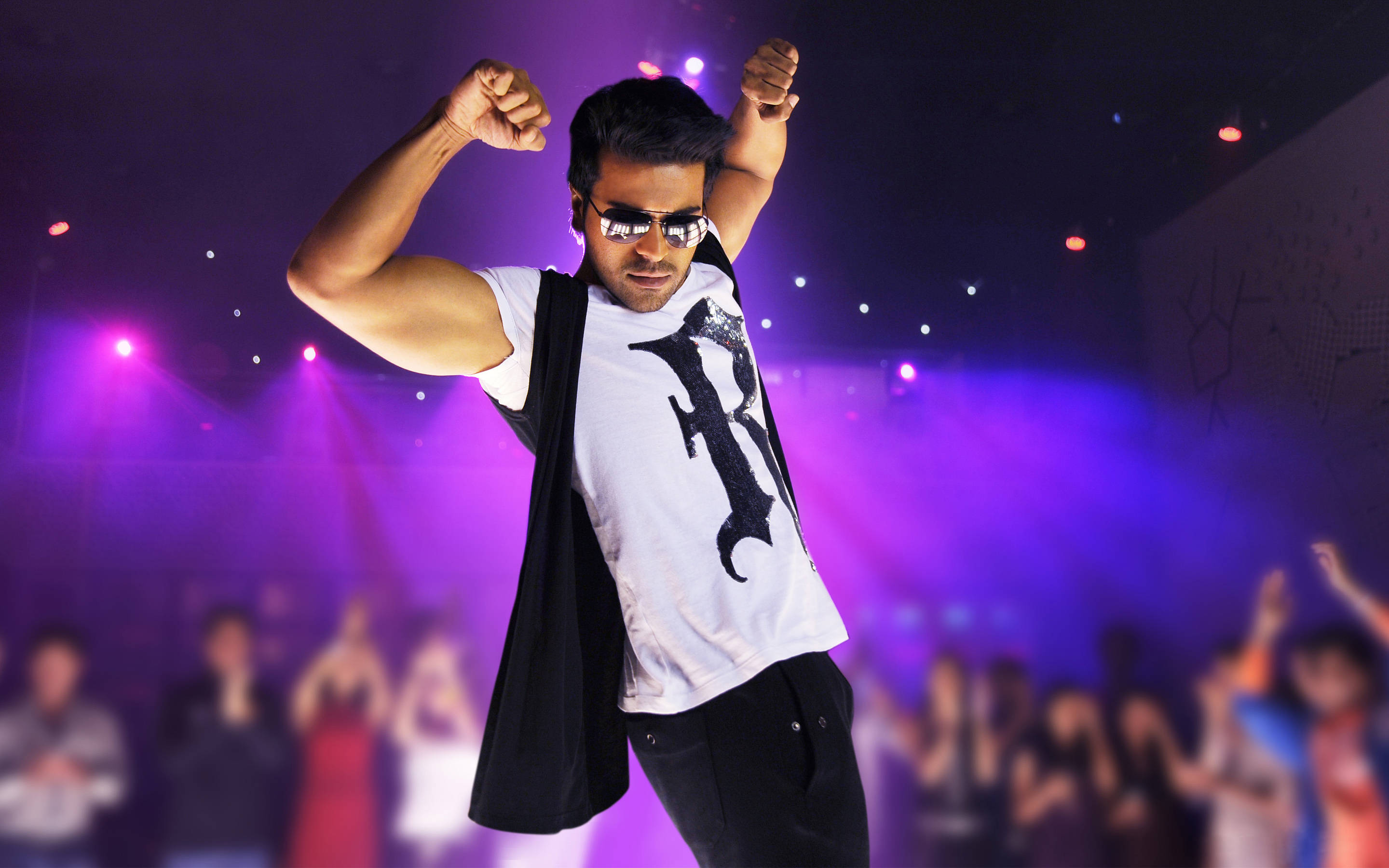 Ram Charan, dancing, night club, 2K Desktop Wallpaper
