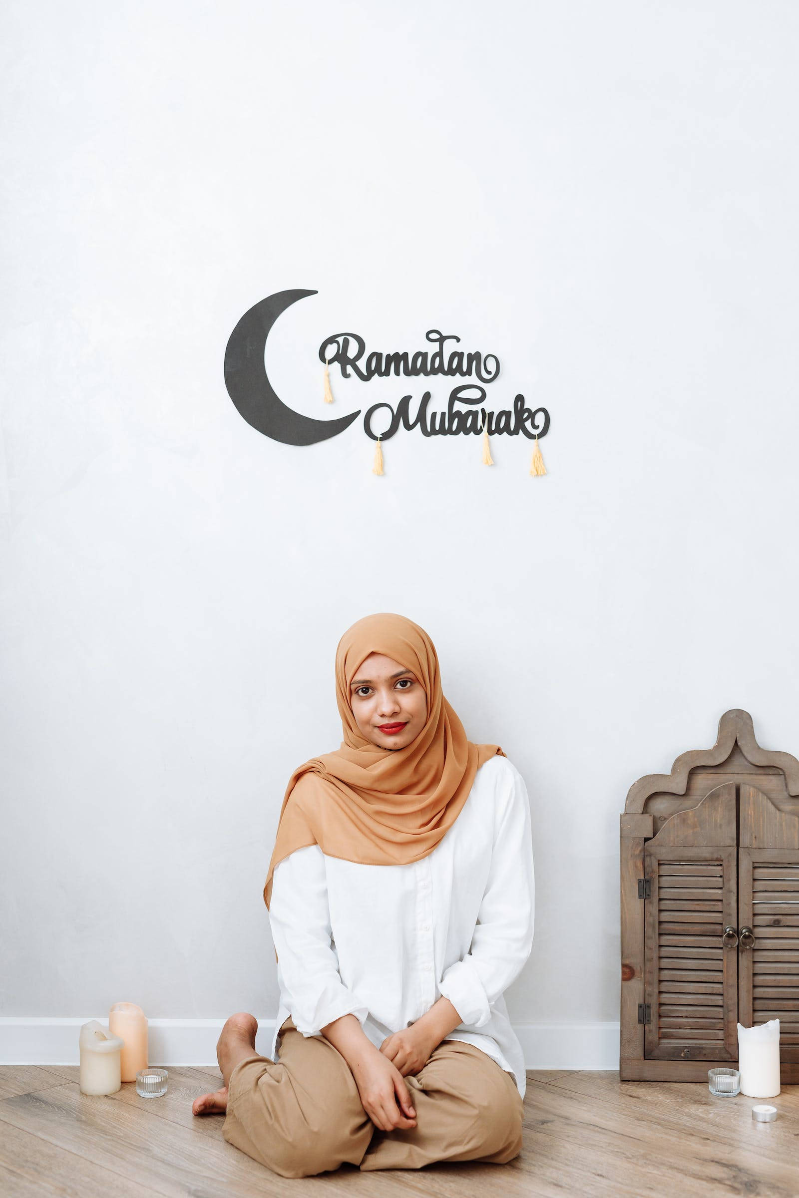 Ramadan Mubarak, crescent moon wall decor, beige hijab, Full HD Phone Wallpaper