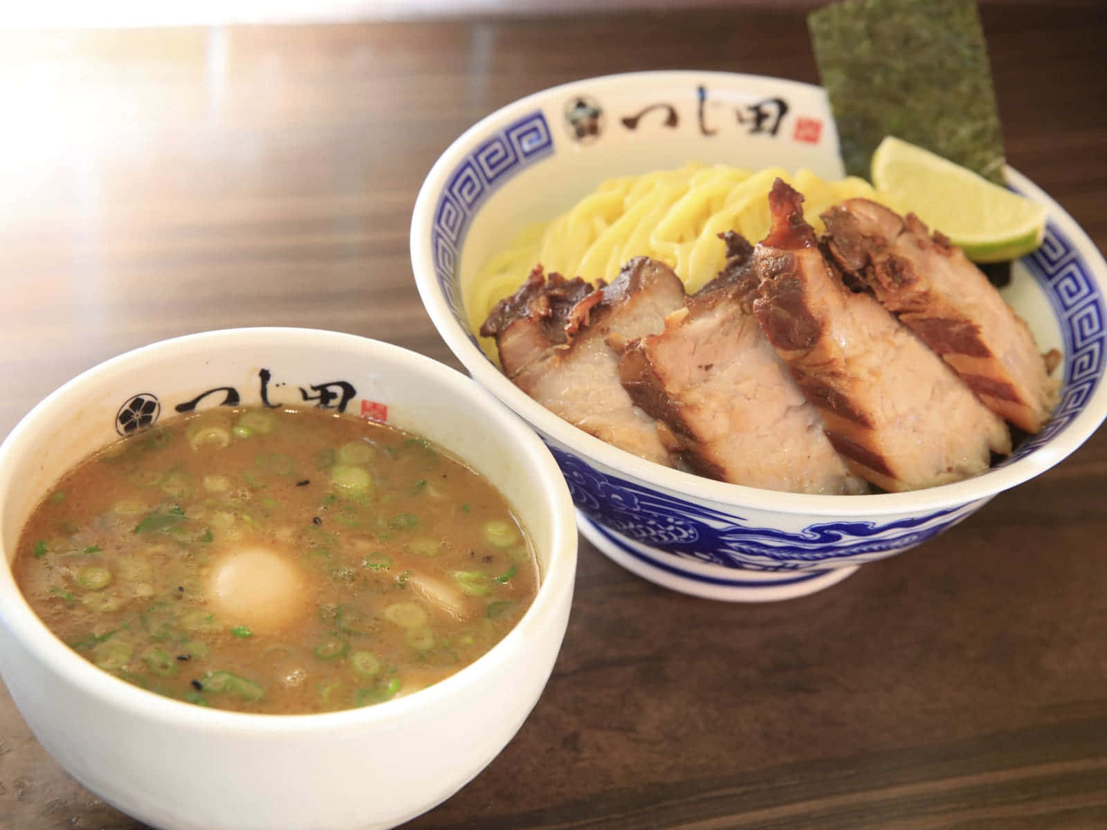 bowl of ramen, chashu pork, lime, HD Desktop Wallpaper