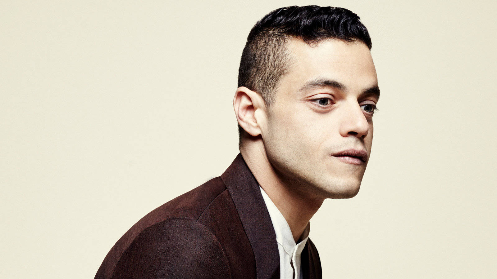 Rami Malek, brown blazer, beige background, HD Desktop Wallpaper