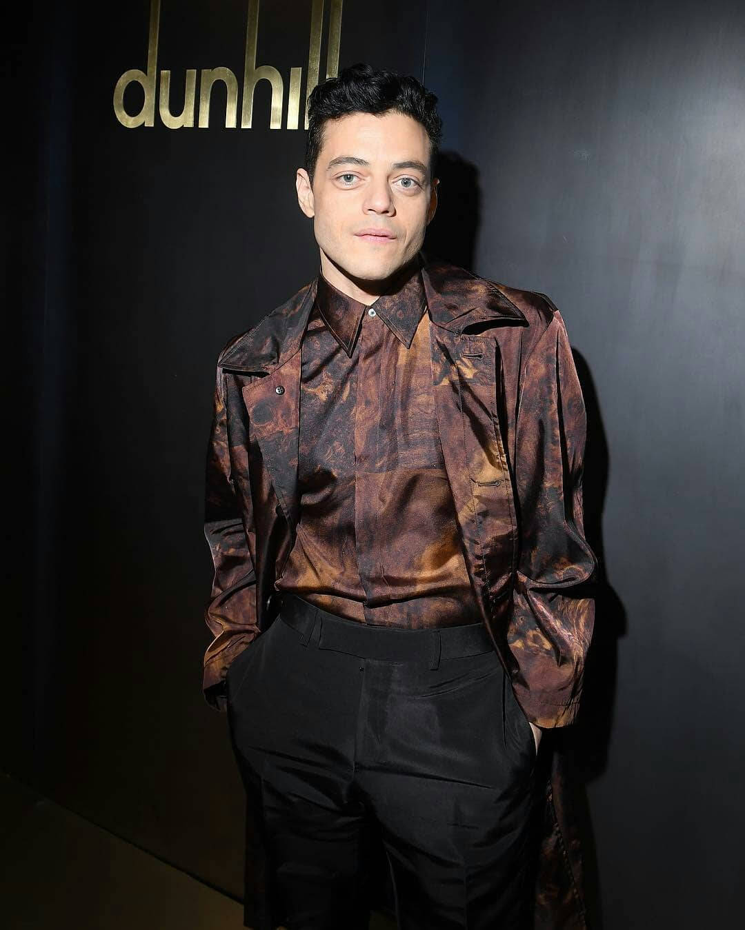 Rami Malek, brown patterned shirt, black pants, HD Phone Wallpaper