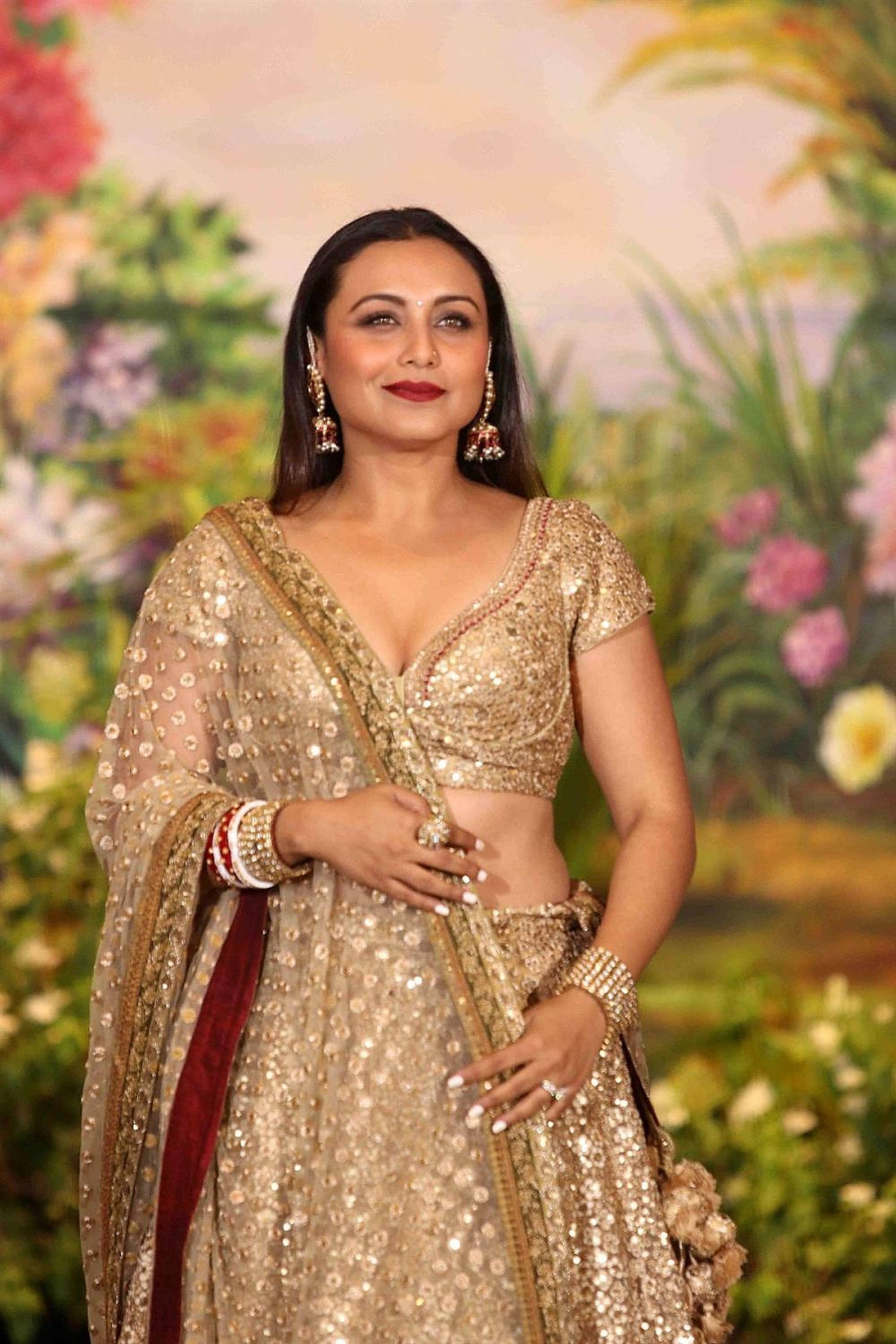 Rani Mukerji, gold sequined lehenga, red accents, Full HD Phone Wallpaper