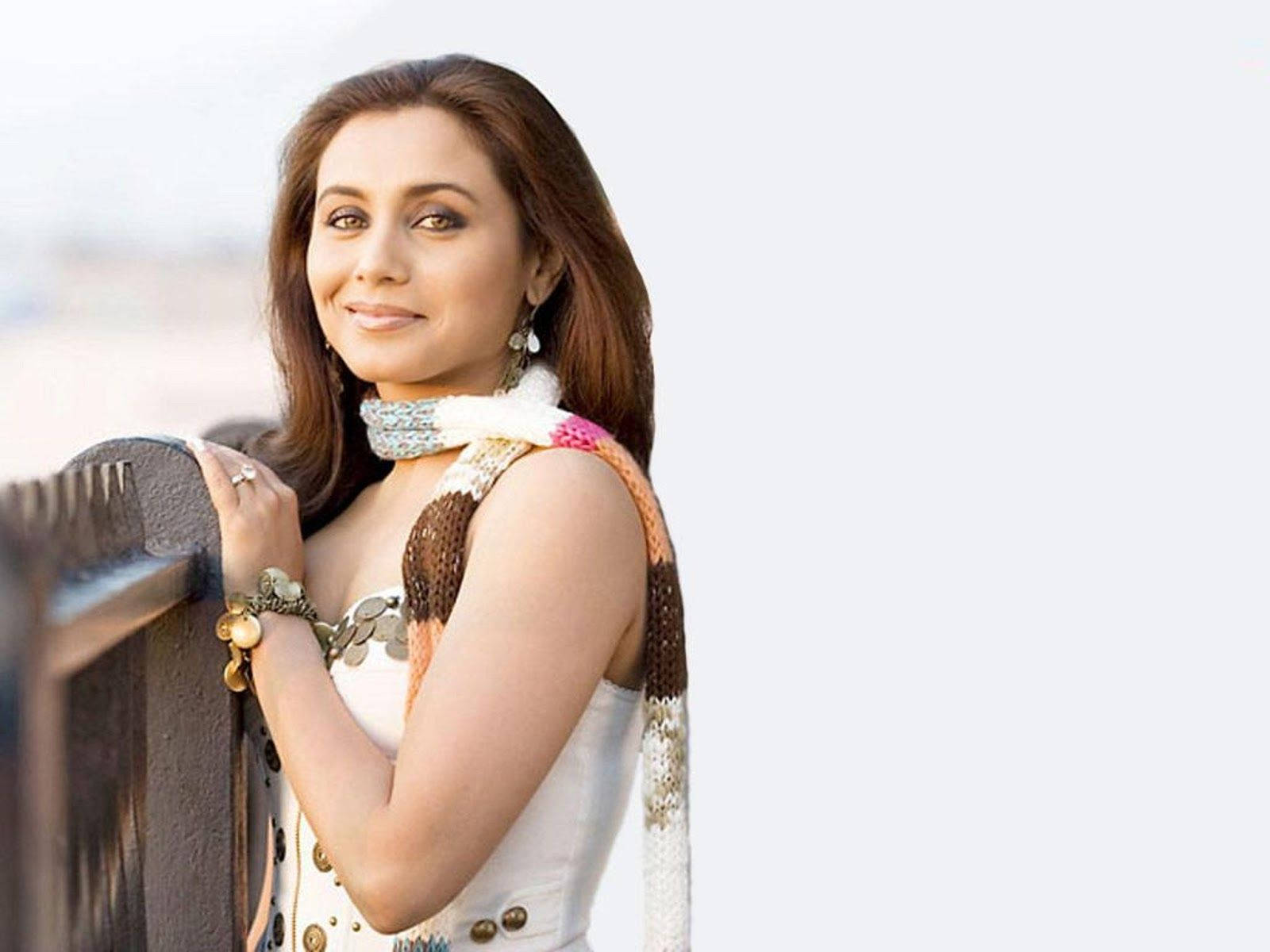 Rani Mukerji, long brown hair, white dress, HD Desktop Wallpaper