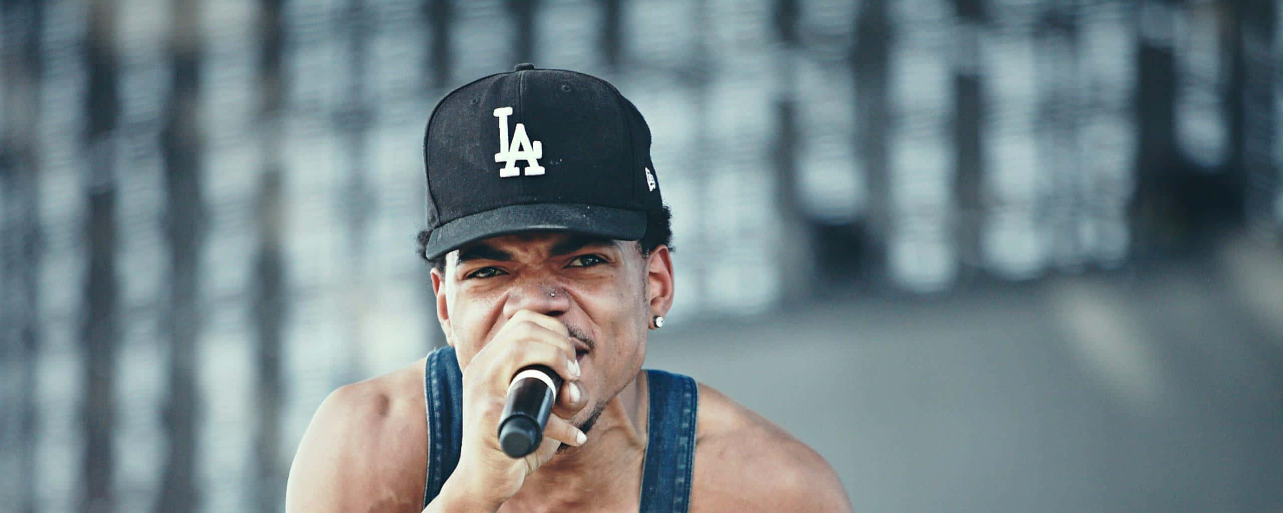 LA cap, black, mic, 2K Desktop Wallpaper