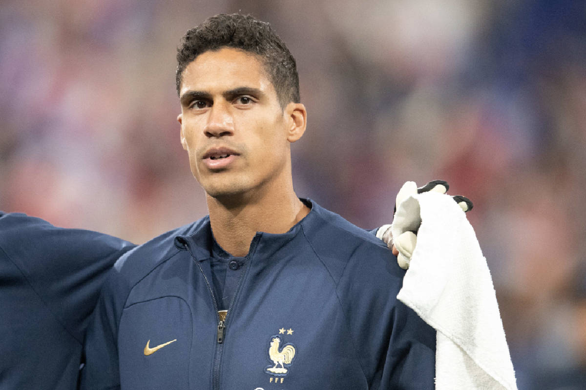 Raphael Varane, navy blue FFF tracksuit, white towel, SD Desktop Wallpaper