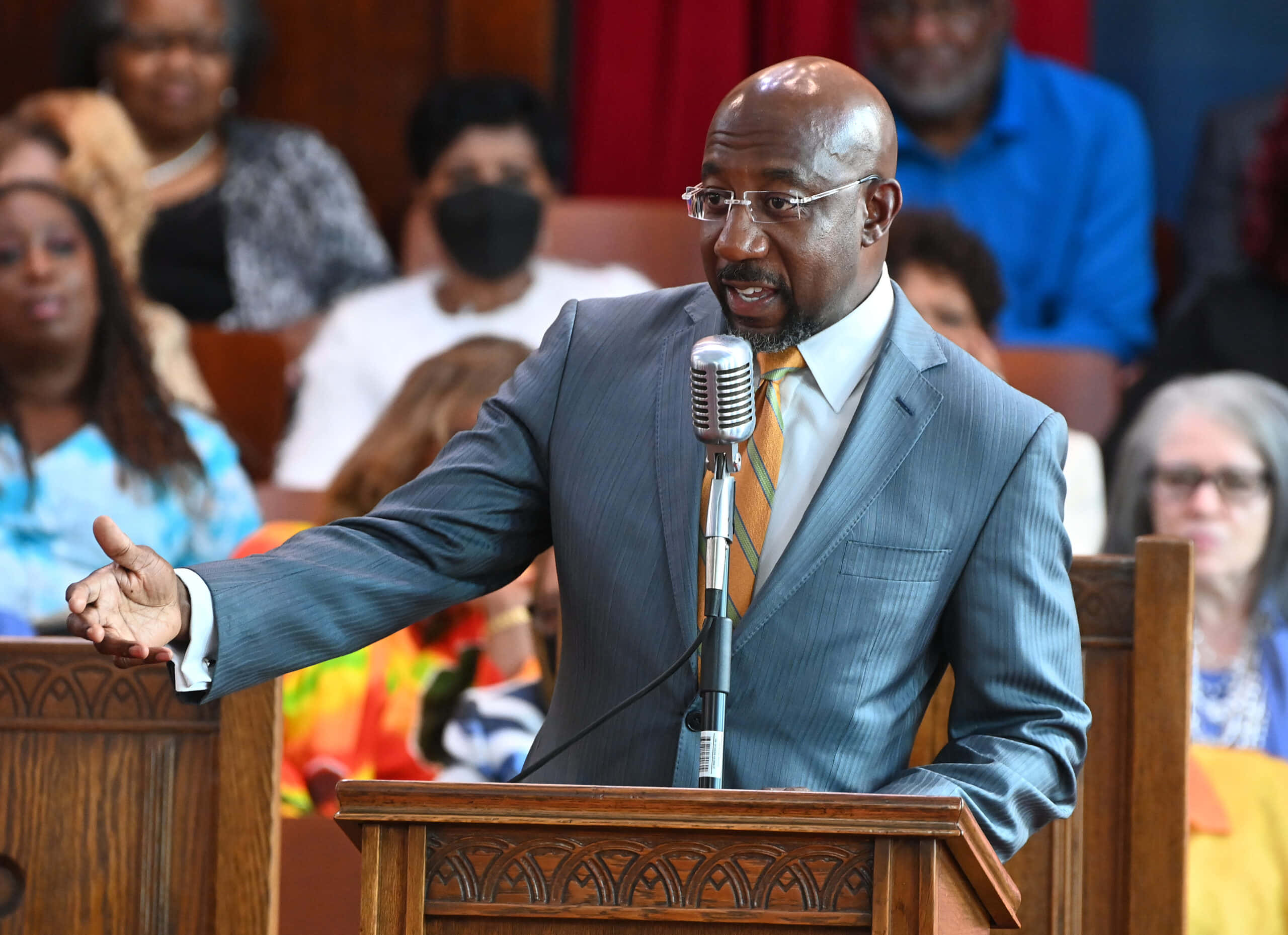 Raphael Warnock, gray suit, glasses, 2K Desktop Wallpaper