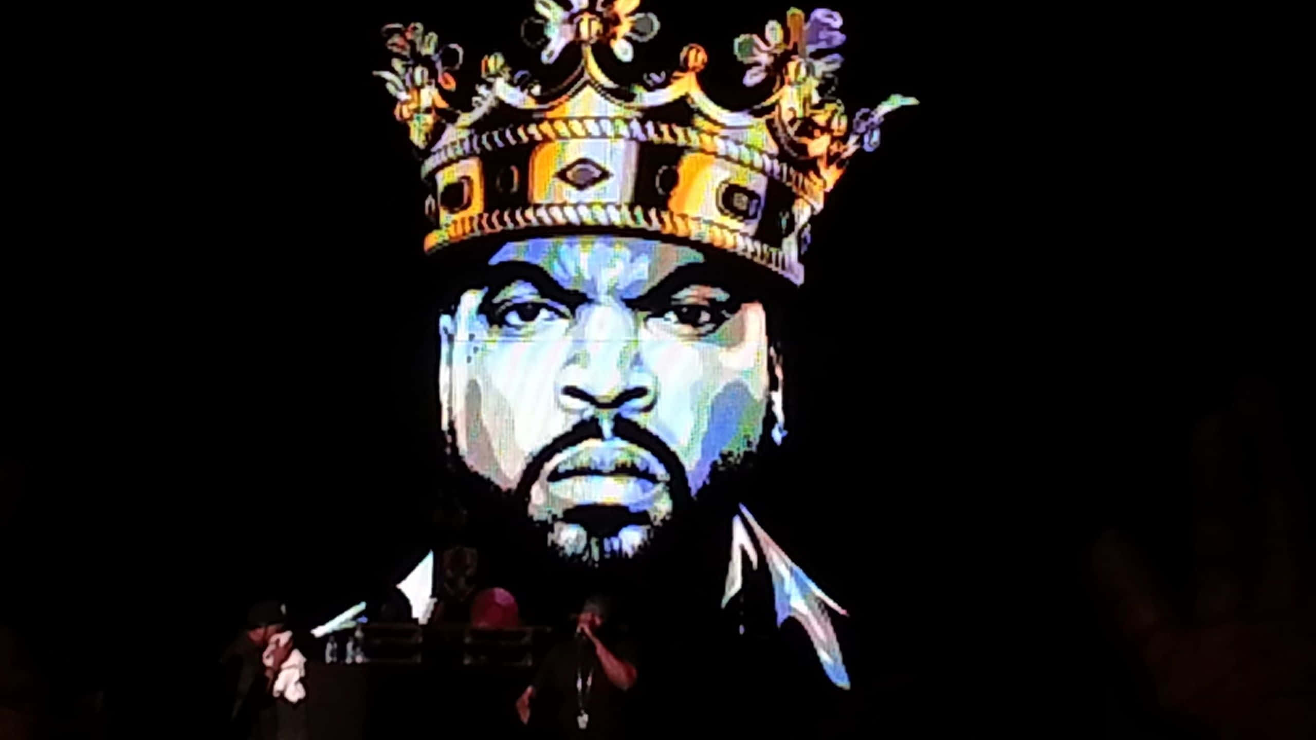 Rapper Pc, jeweled crown, dark stage, 2K Desktop Wallpaper