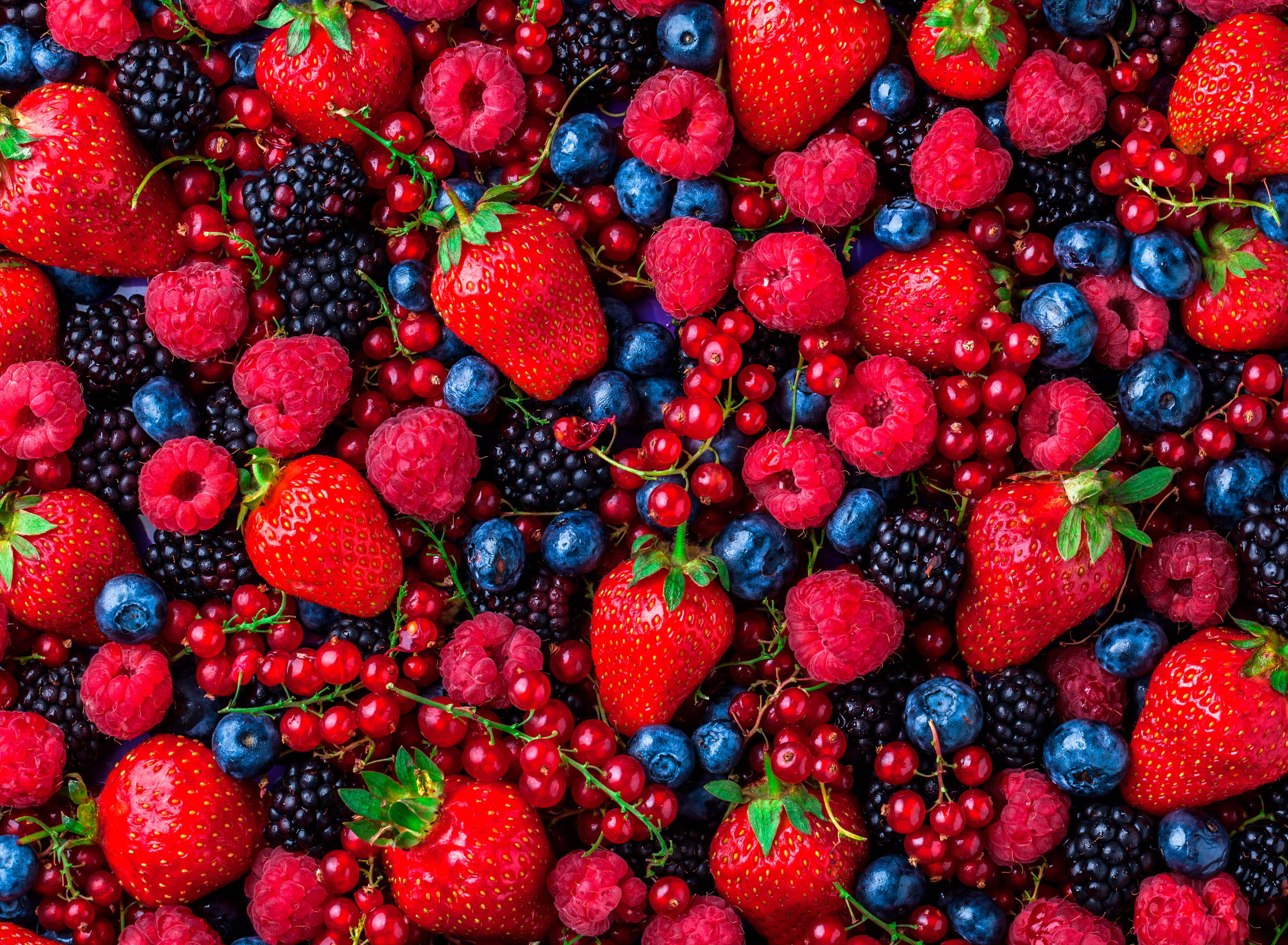 raspberries, strawberries, blueberries, 4K Desktop Wallpaper