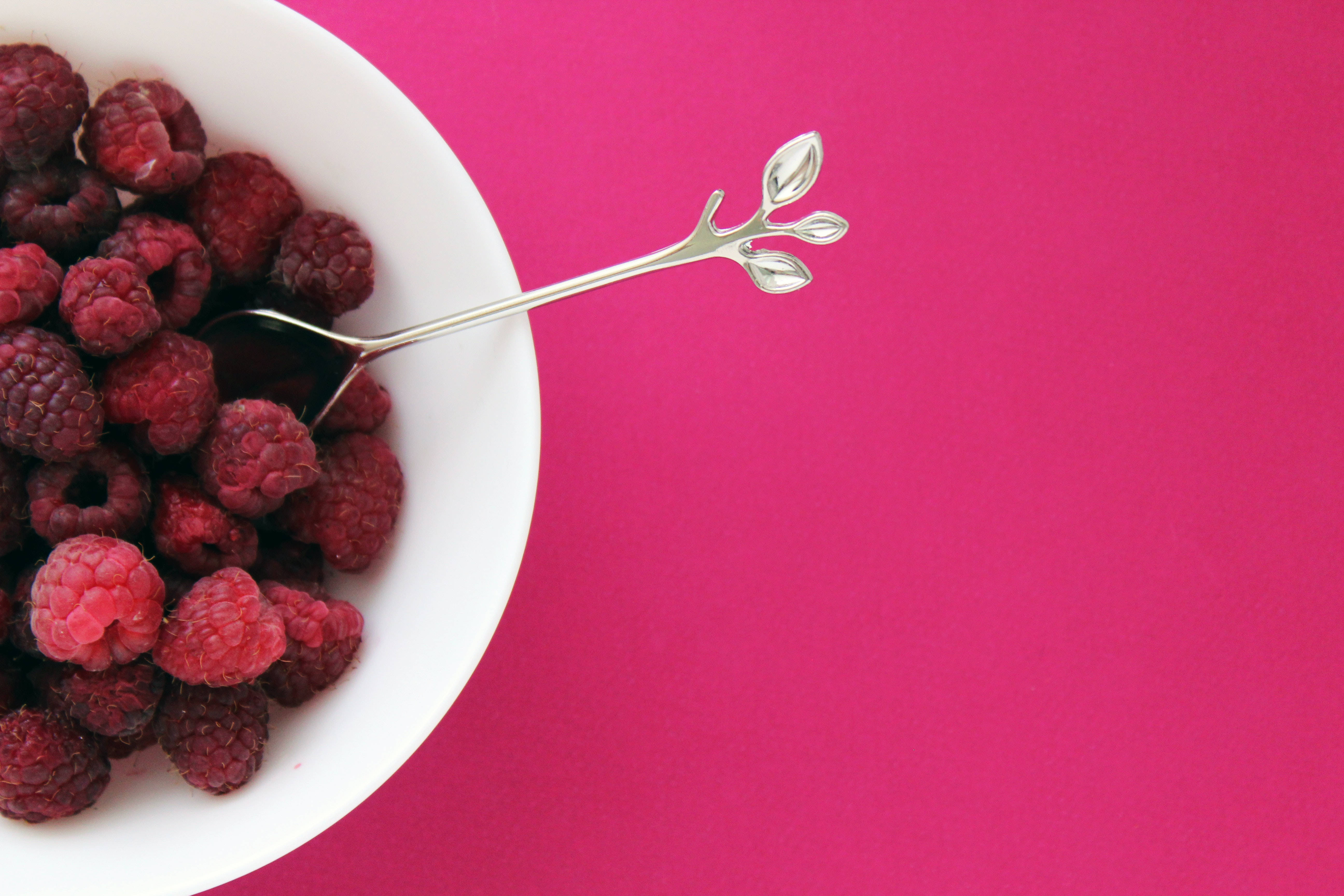 raspberries, white bowl, silver spoon, 5K Desktop Wallpaper