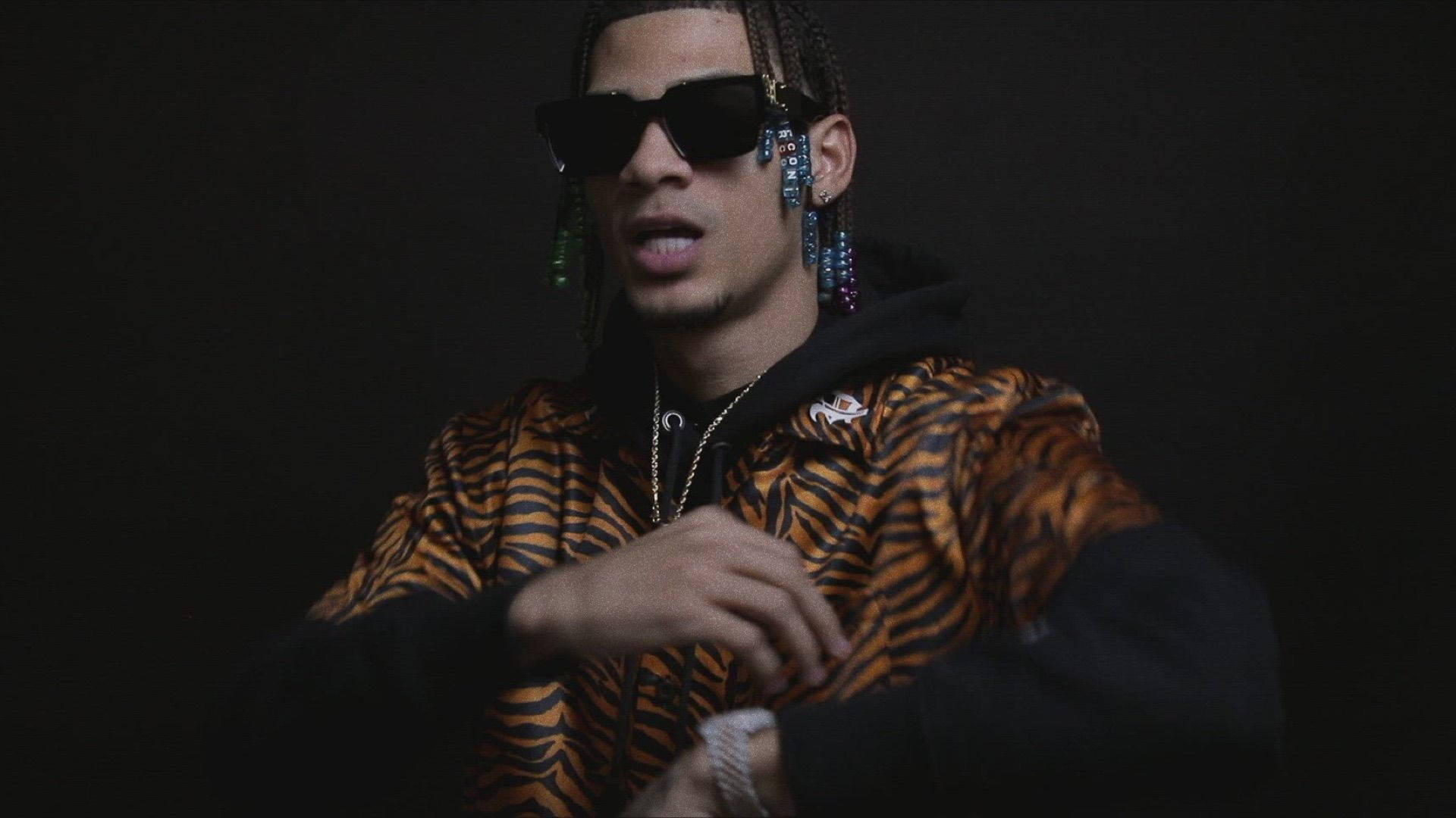 Rauw Alejandro, tiger stripe jacket, sunglasses, Full HD Desktop Wallpaper