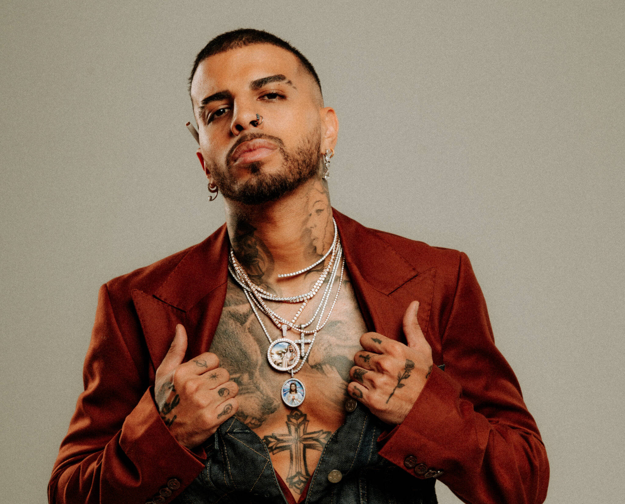 Rauw Alejandro, red blazer, denim shirt, Full HD Desktop Wallpaper