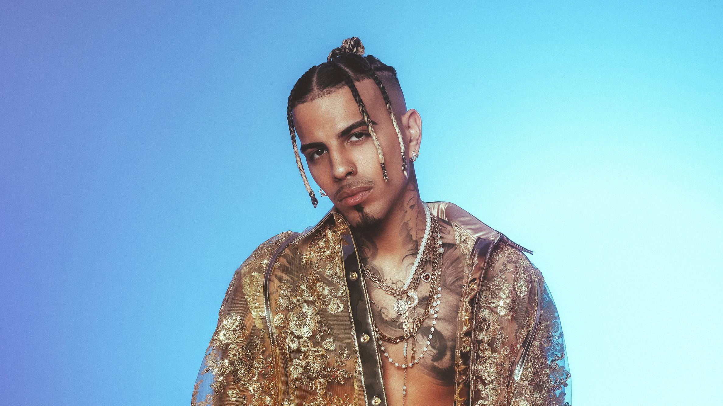 Rauw Alejandro, fancy see through polo, gold-embellished jacket, Full HD Desktop Wallpaper