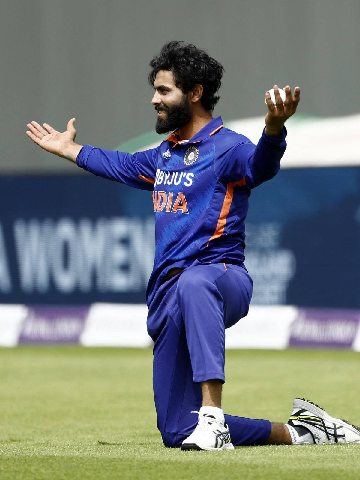 Ravindra Jadeja, grass field, beard, HD Phone Wallpaper