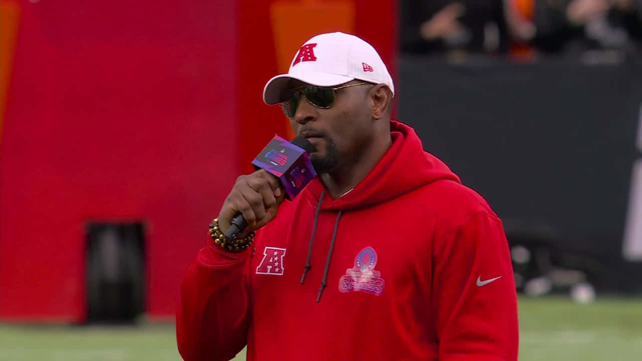 Ray Lewis, red hoodie, white cap, HD Desktop Wallpaper