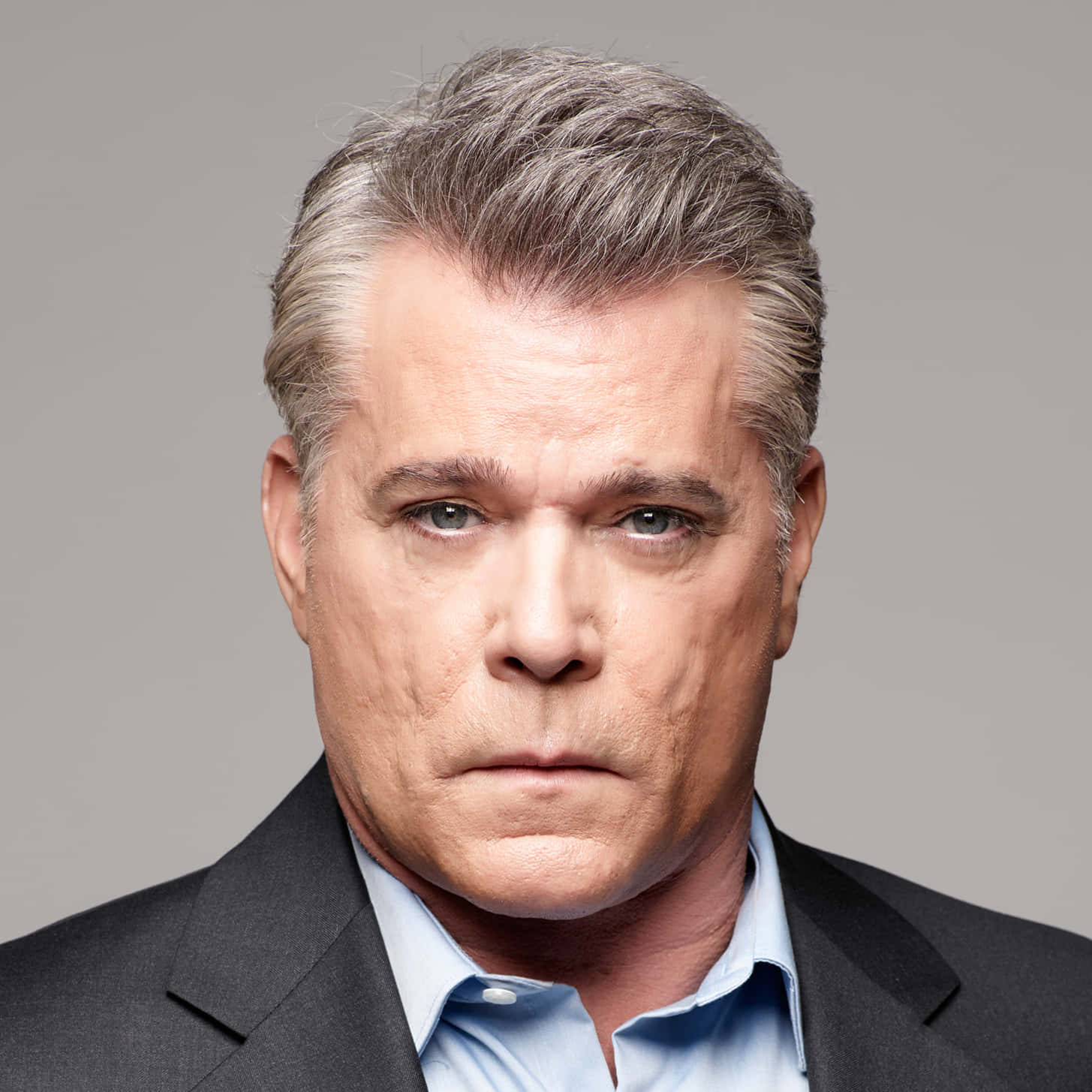 Ray Liotta, graying hair, intense gaze, HD Desktop Wallpaper
