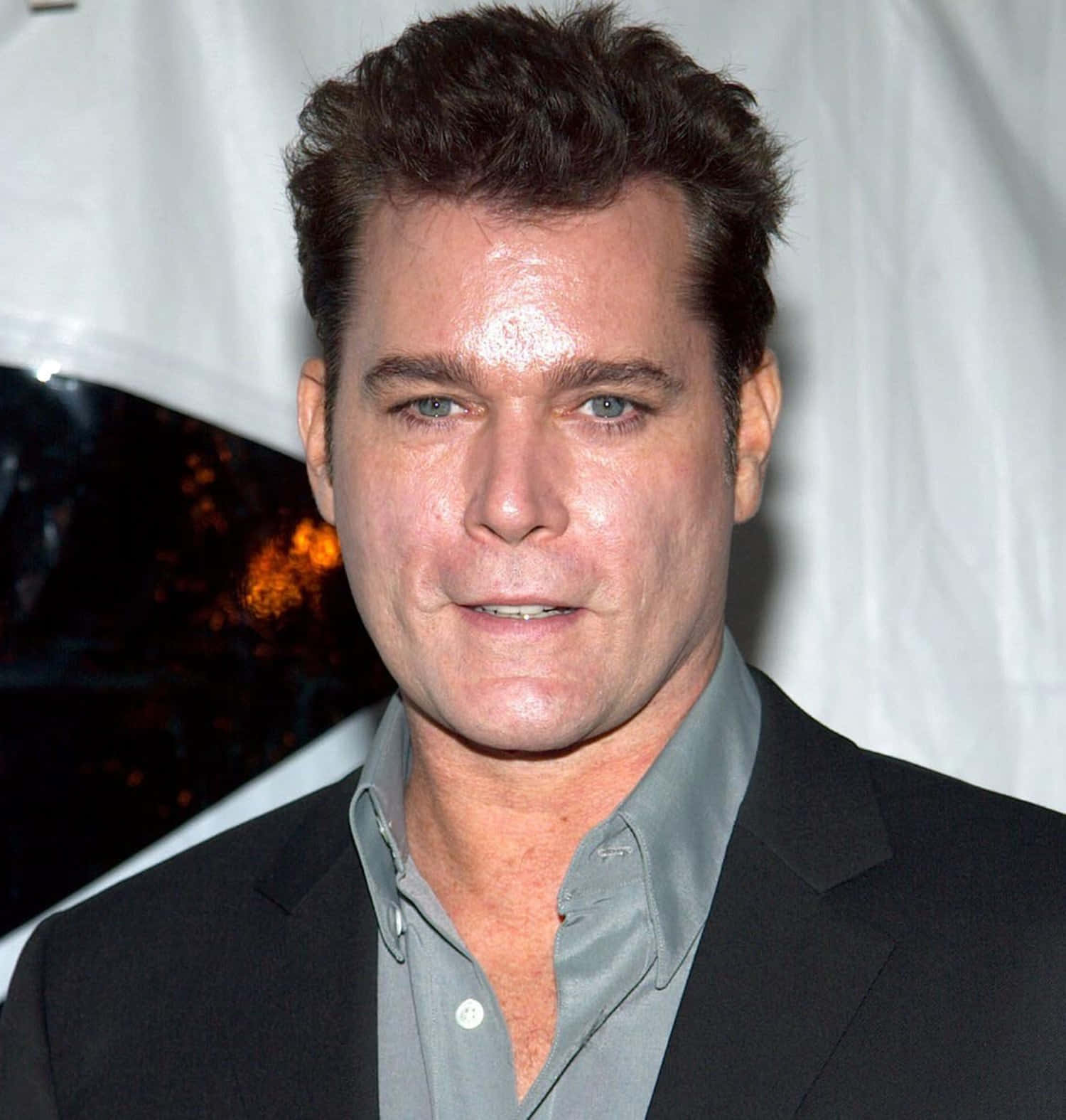 Ray Liotta, black suit, gray shirt, HD Phone Wallpaper