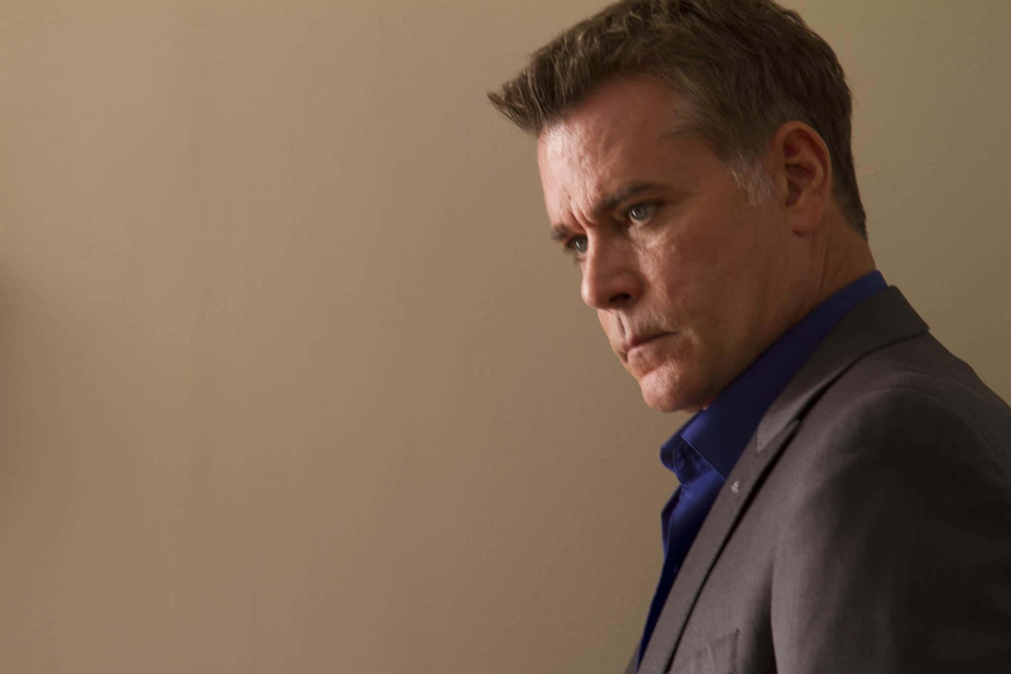 Ray Liotta, gray suit, blue shirt, Full HD Desktop Wallpaper