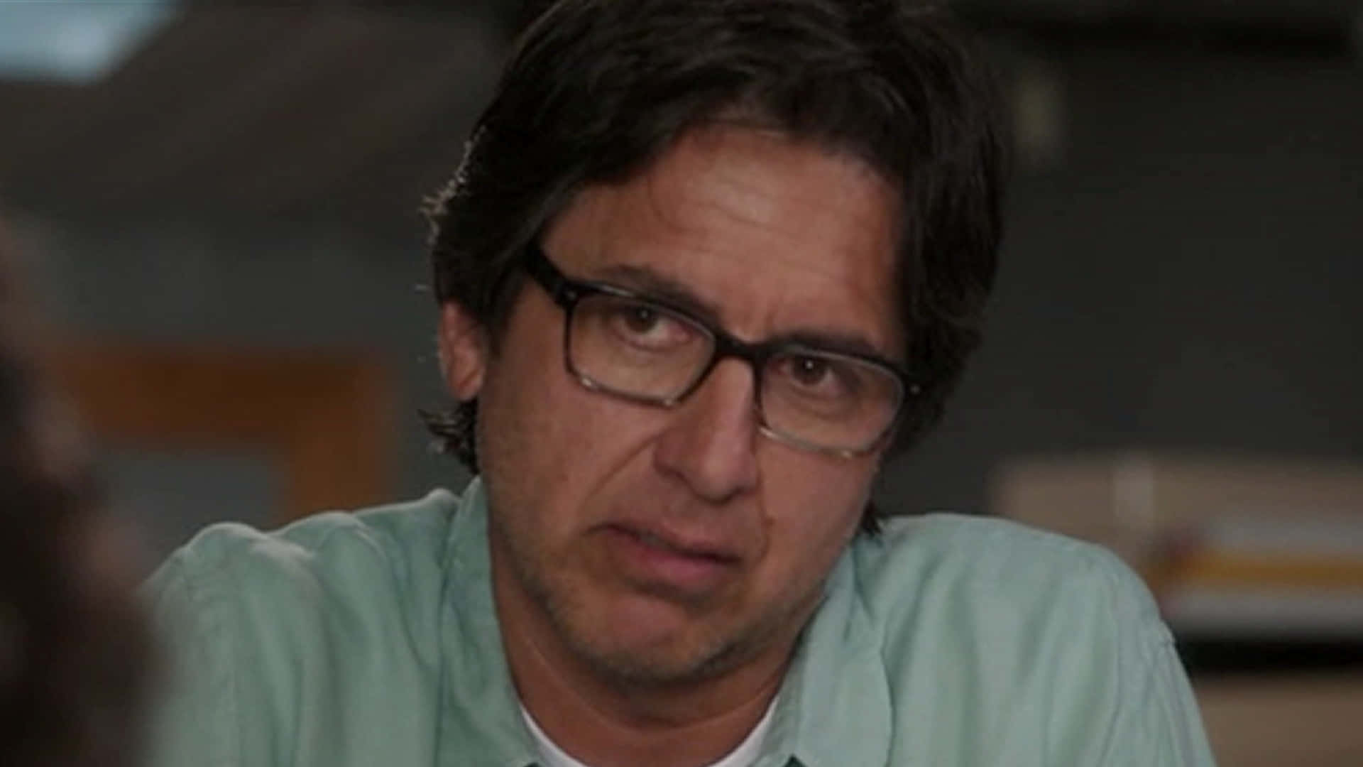 Ray Romano, light green shirt, dark hair, Full HD Desktop Wallpaper