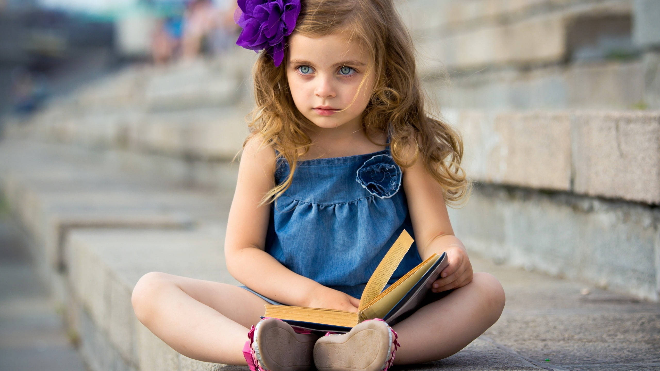 little girl, blue eyes, purple flower, 2K Desktop Wallpaper