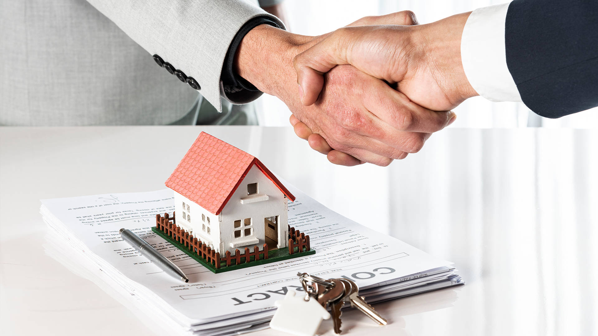 real estate property contract, miniature house model, keys, Full HD Desktop Wallpaper