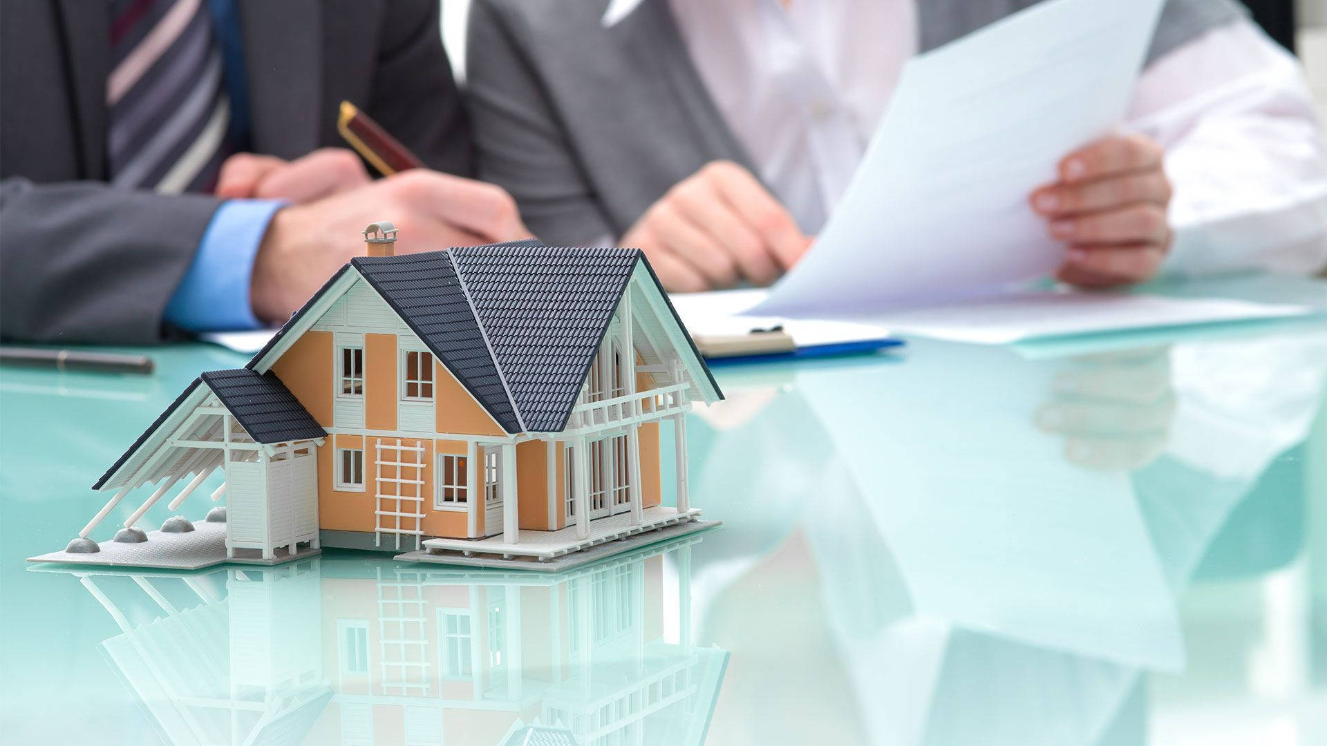 miniature house model, glass desk, businesspeople, Full HD Desktop Wallpaper